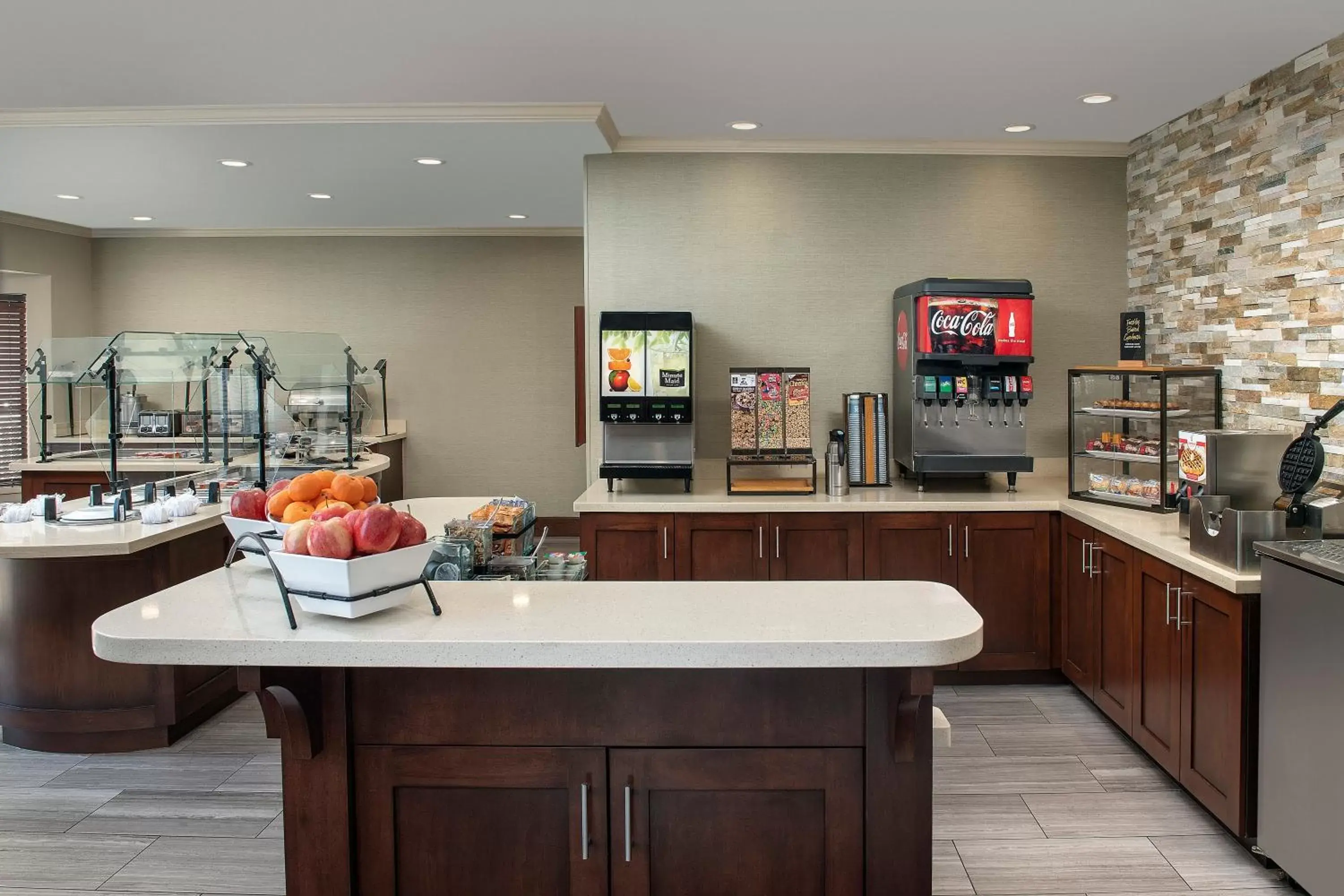 Food and drinks in Staybridge Suites Baltimore BWI Airport, an IHG Hotel