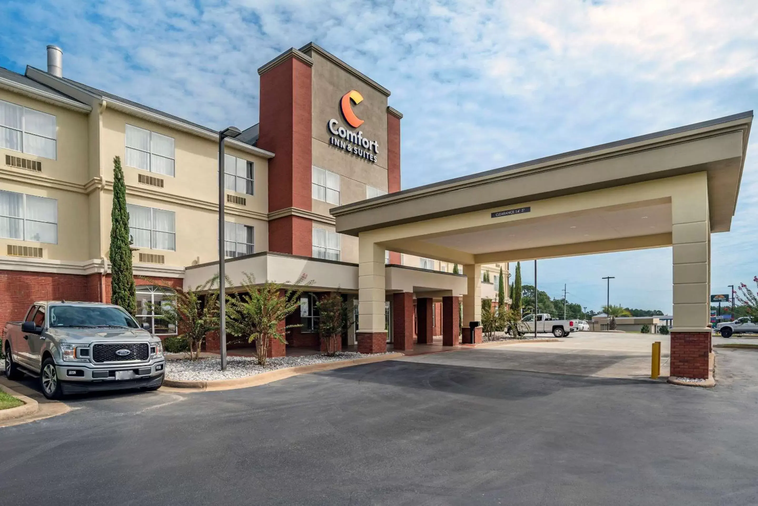 Property building in Comfort Inn & Suites Millbrook-Prattville Property building in Comfort Inn & Suites Millbrook-Prattville