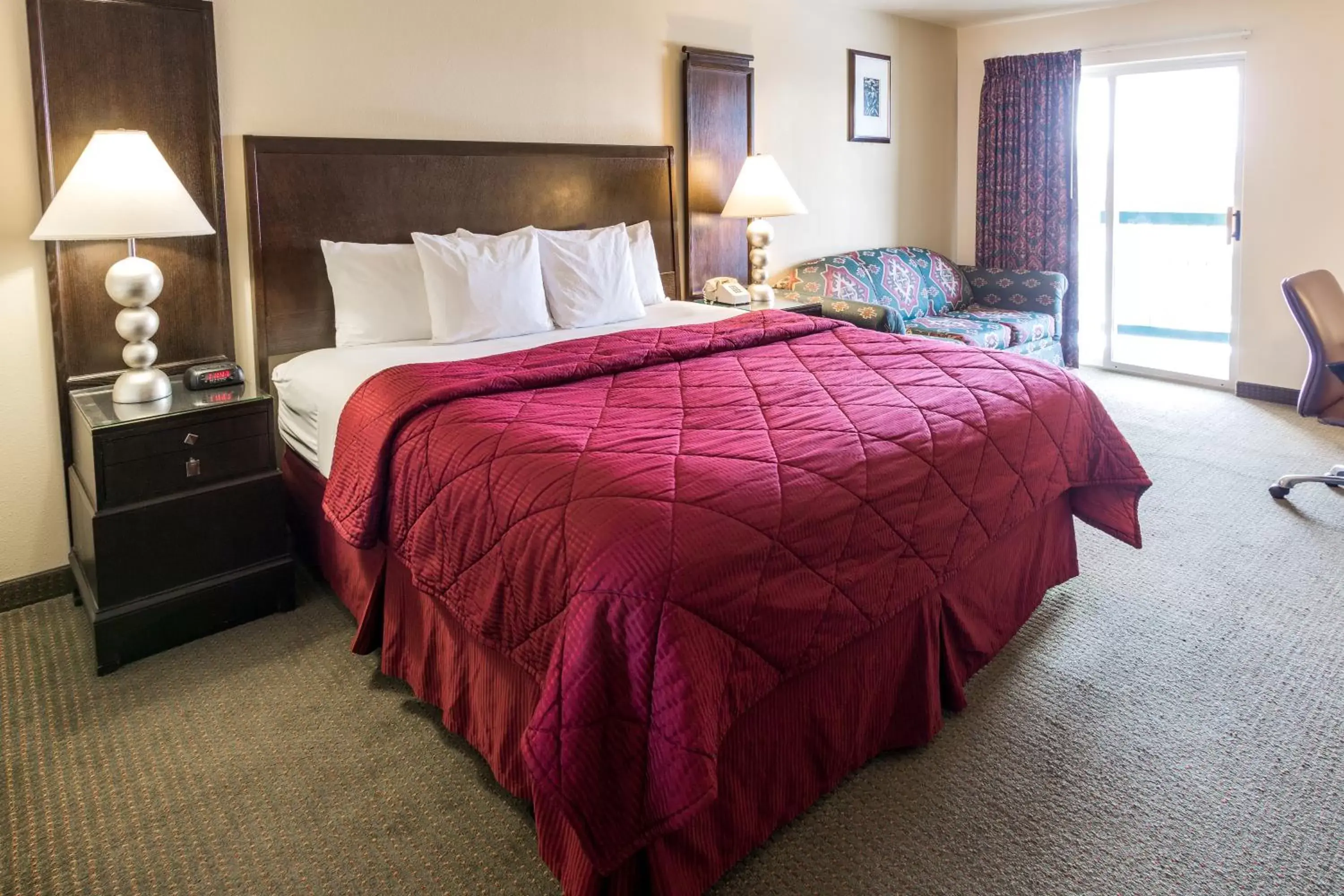 Balcony/Terrace, Bed in Cedars Inn