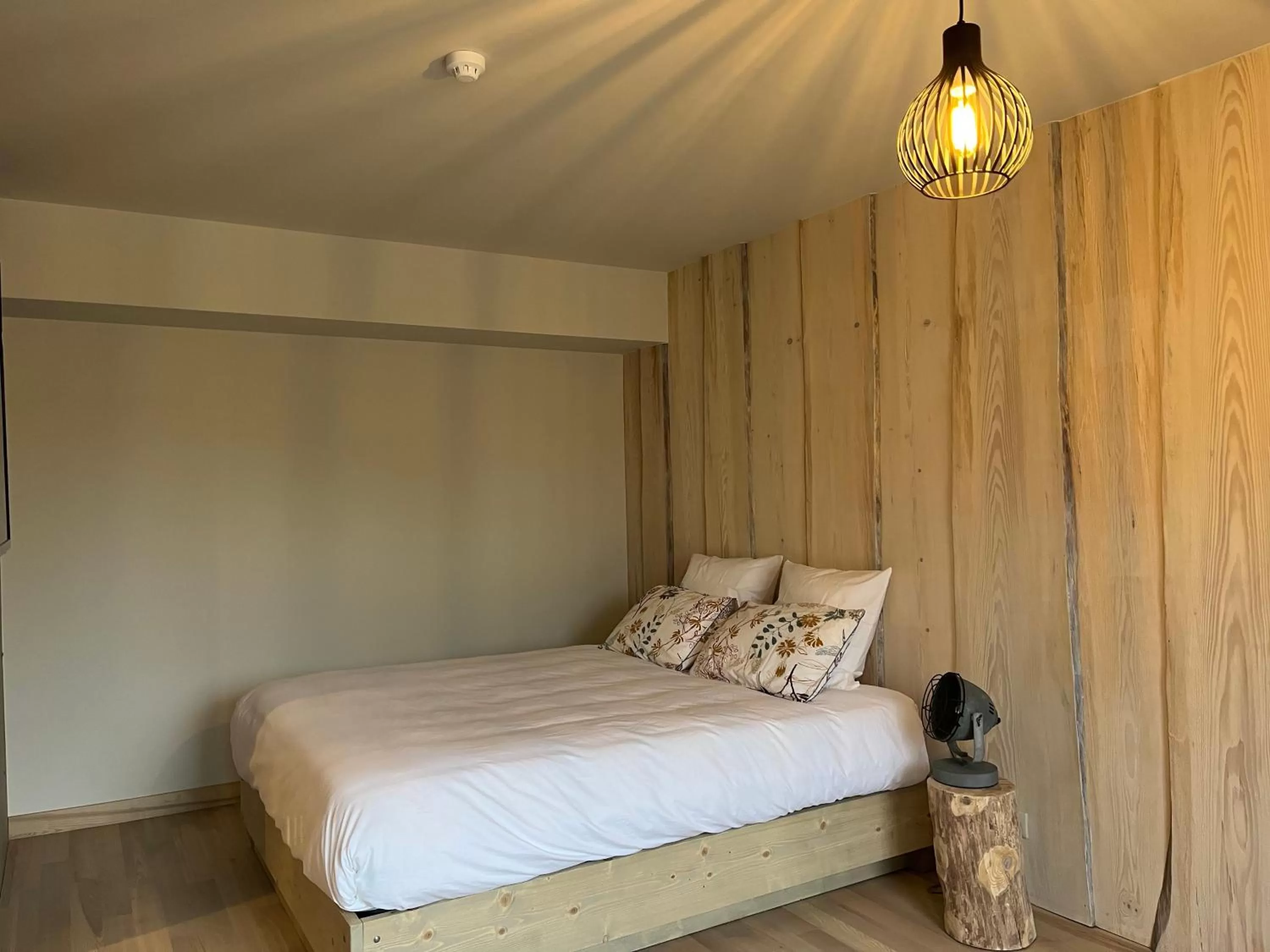 Bed in Hôtel En Tilleul