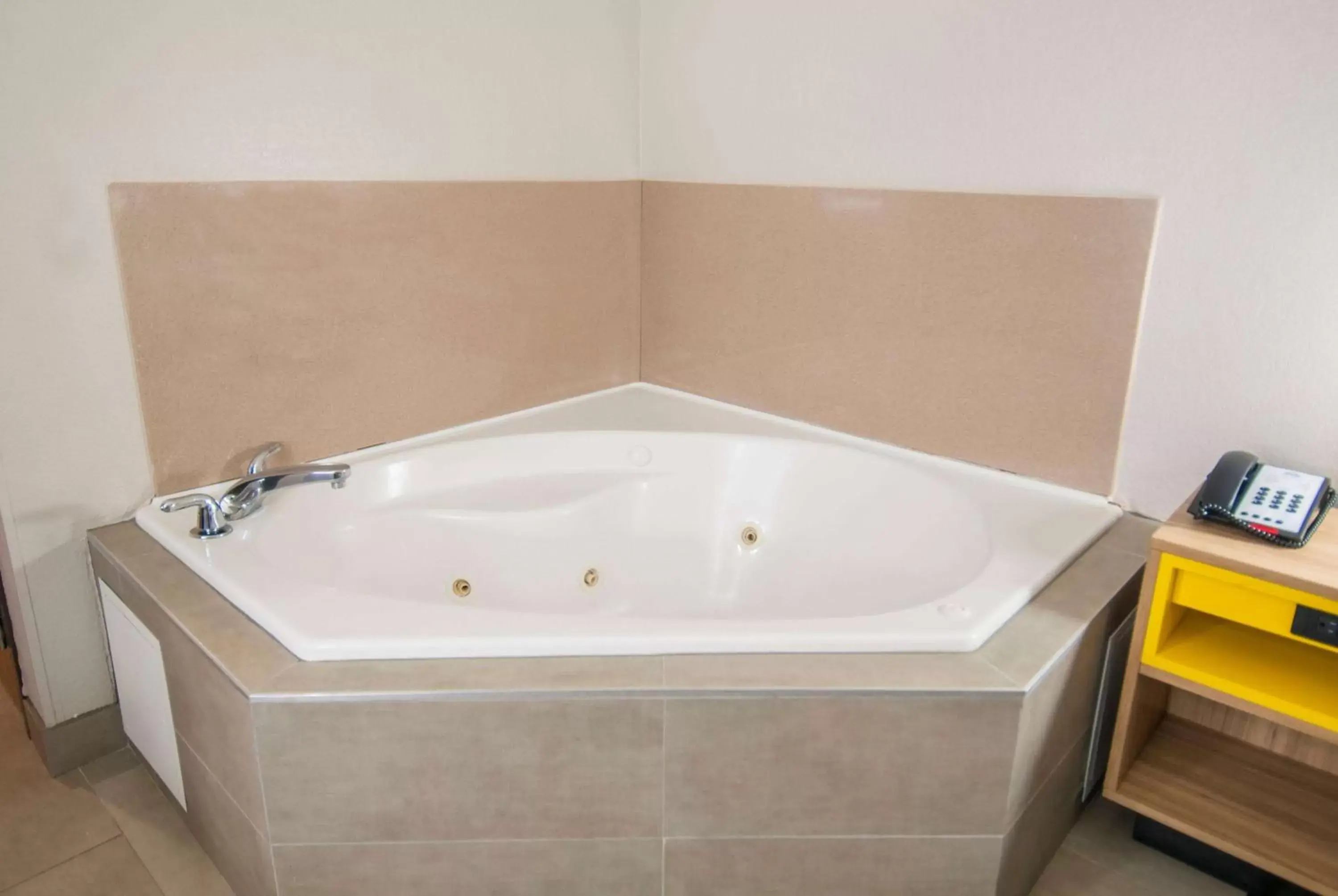 TV and multimedia, Bathroom in Days Inn by Wyndham Suites San Antonio North/Stone Oak