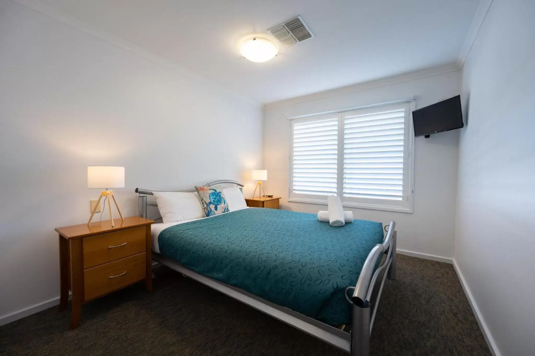 Bedroom, Bed in Comfort Inn Warrnambool International