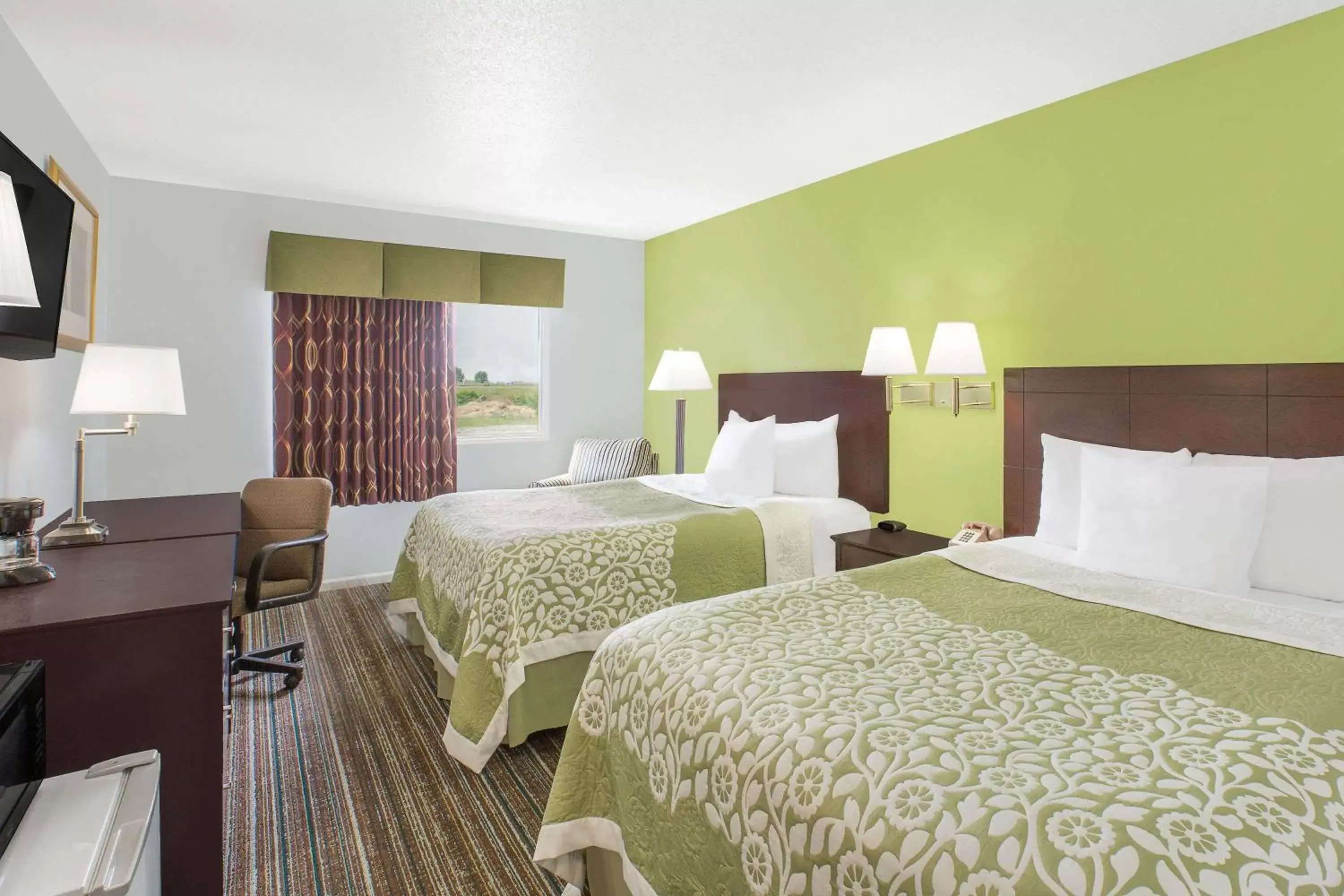 Photo of the whole room, Bed in Days Inn by Wyndham York