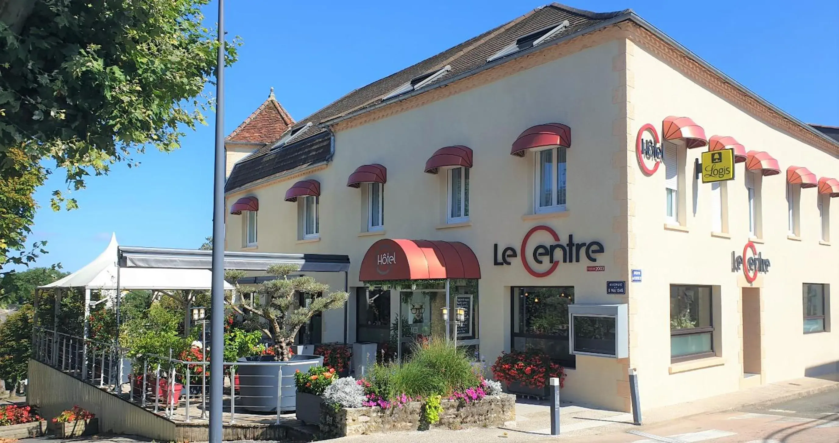 Property Building in Logis Hôtel du Centre