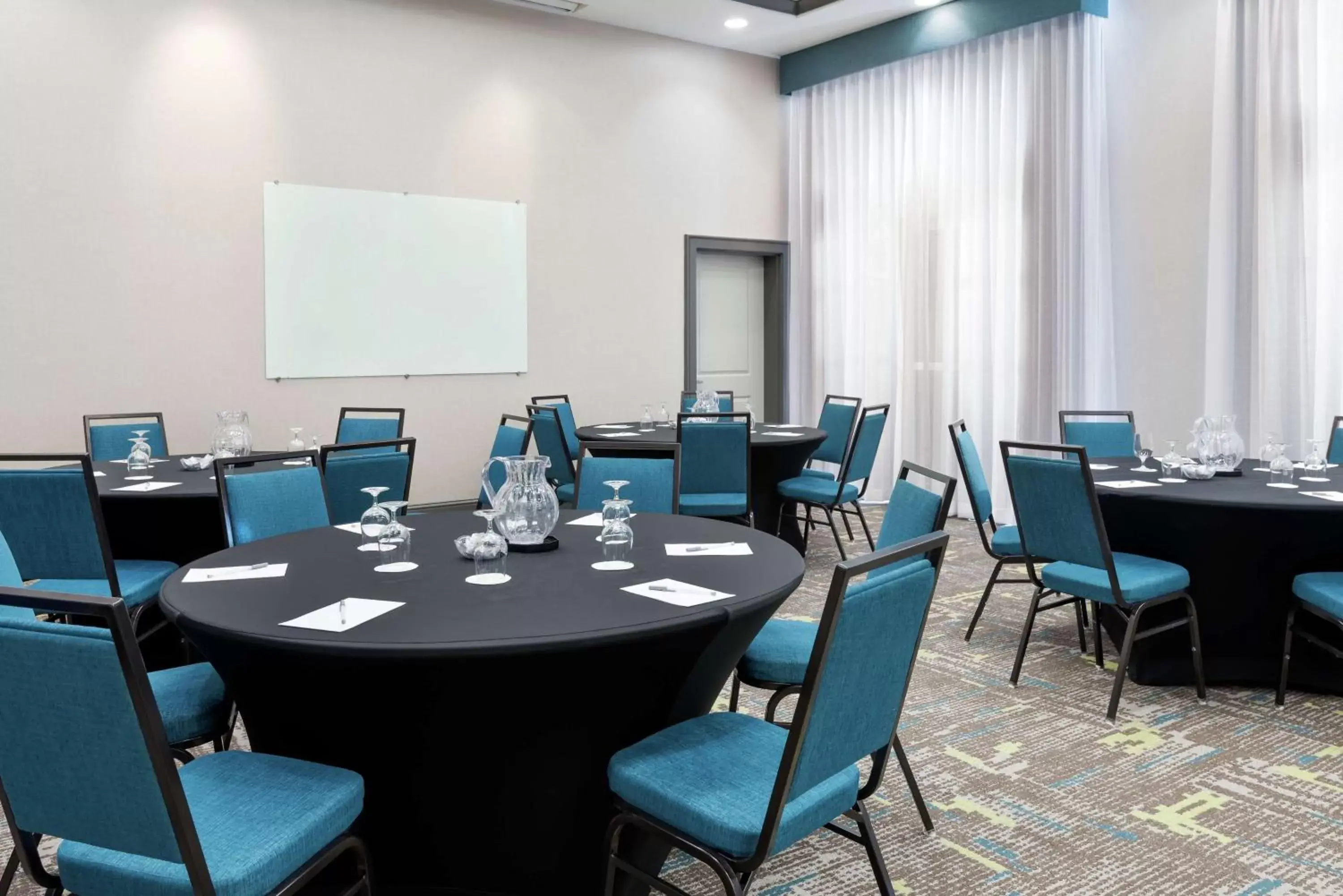 Meeting/conference room in Hampton Inn & Suites Orlando Airport at Gateway Village