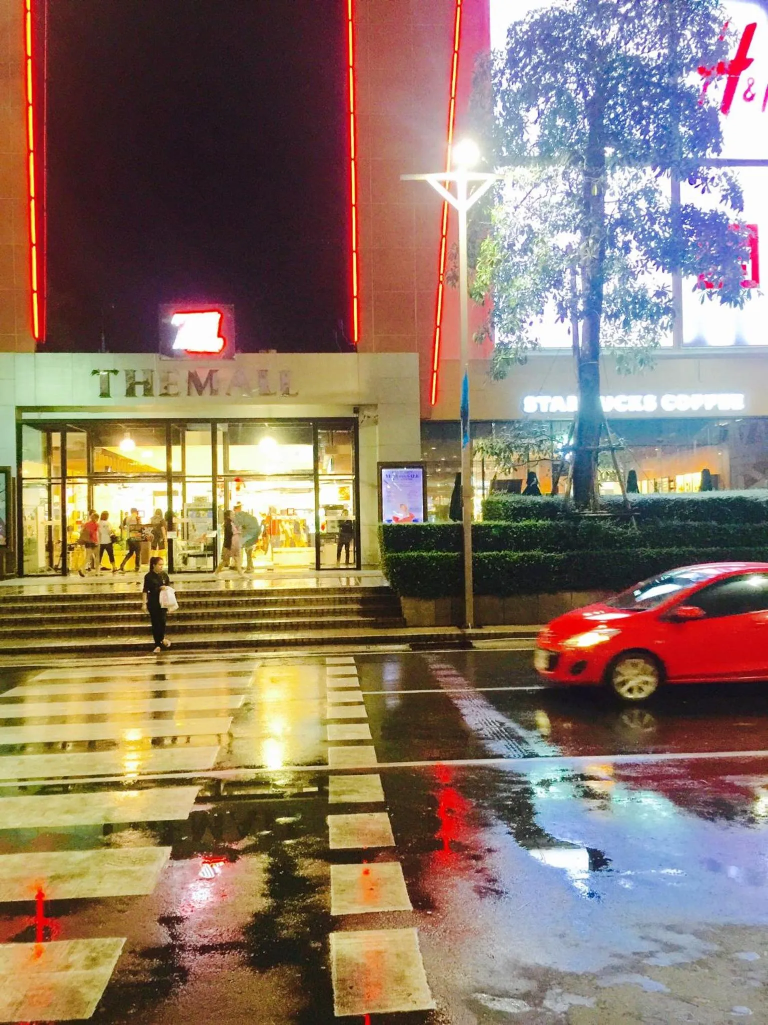 Shopping Area in Mall Suites Hotel