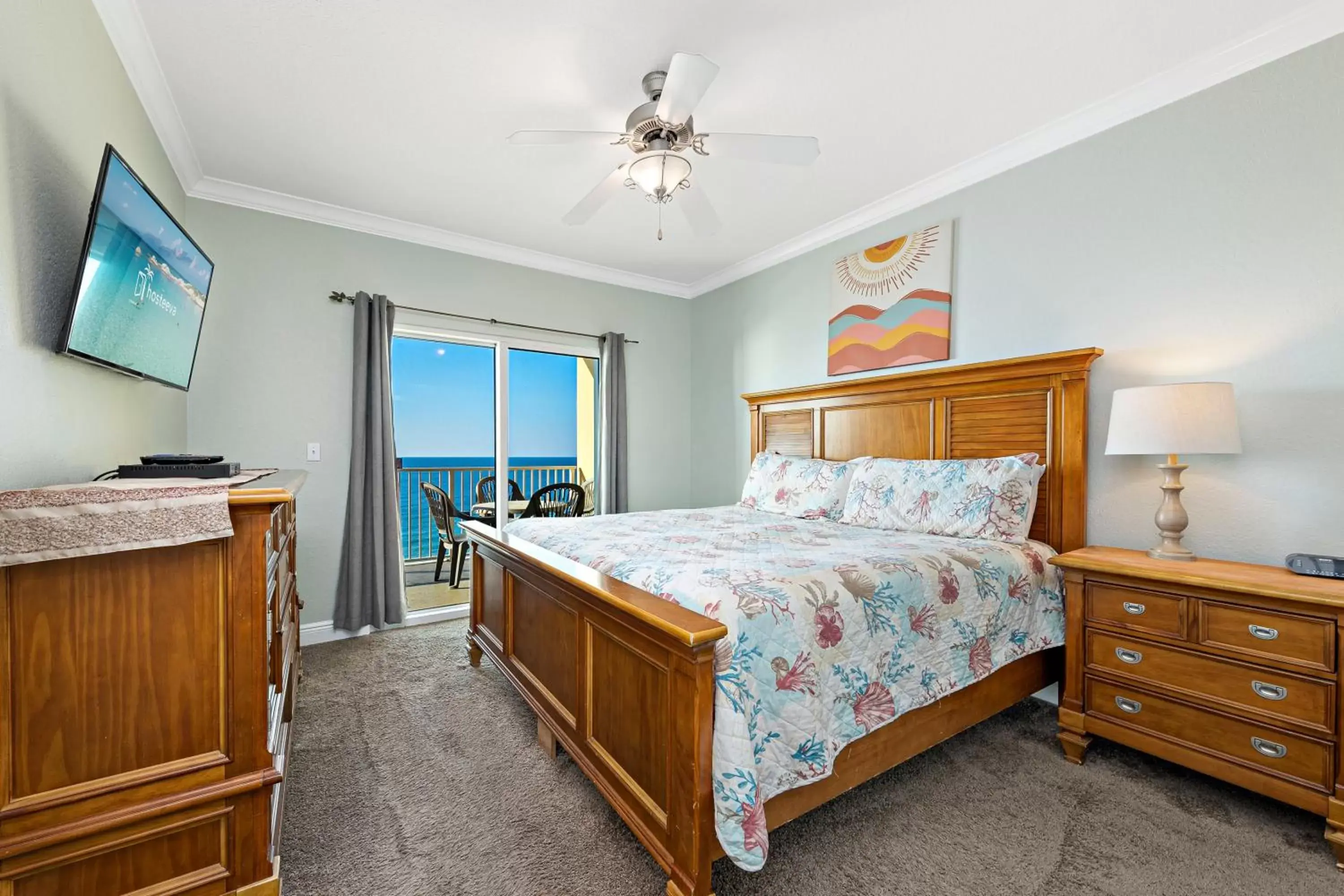 Bedroom, Bed in Crystal Shores West 202