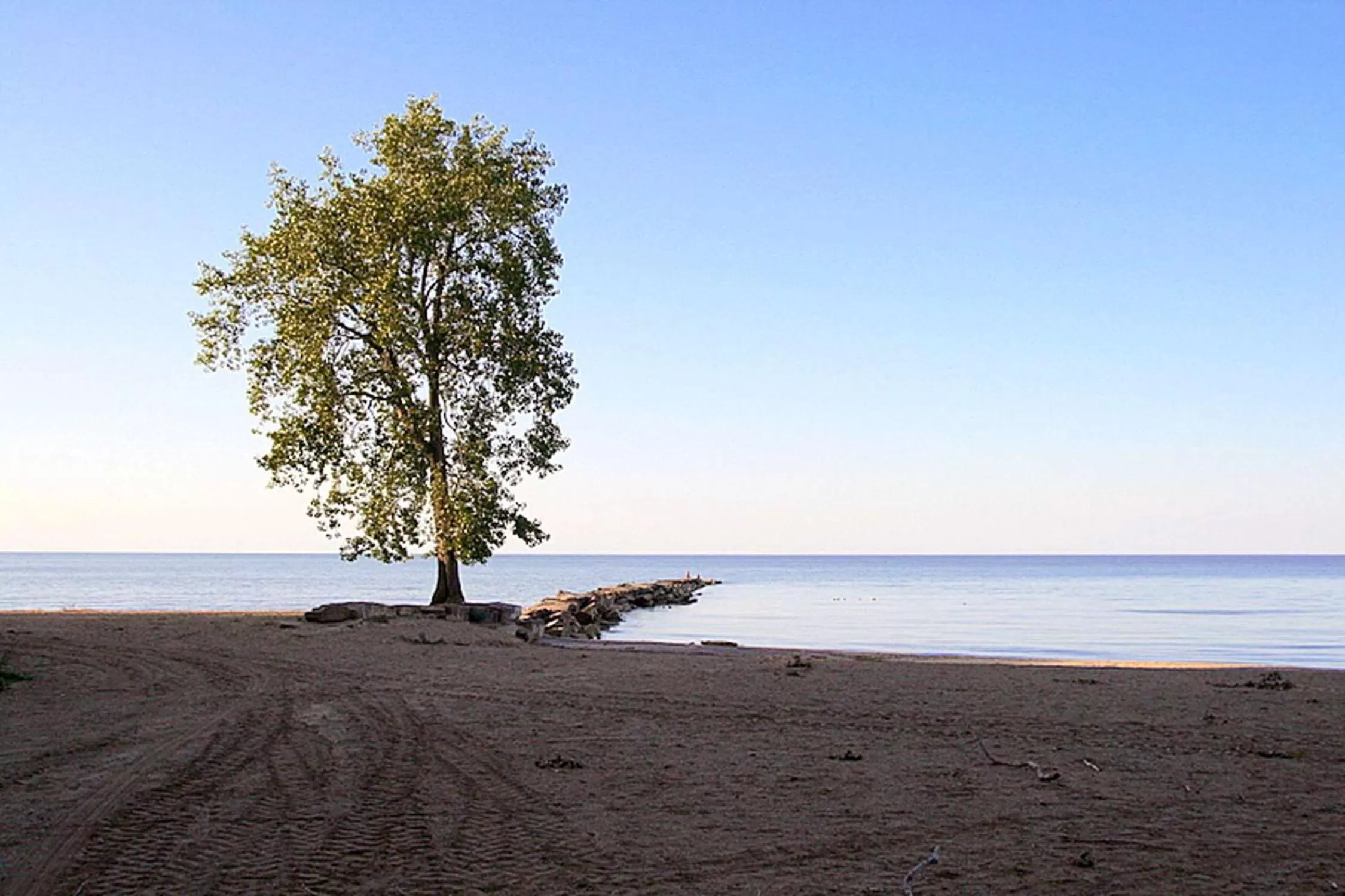 Beach in Hampton Inn Cleveland-Westlake