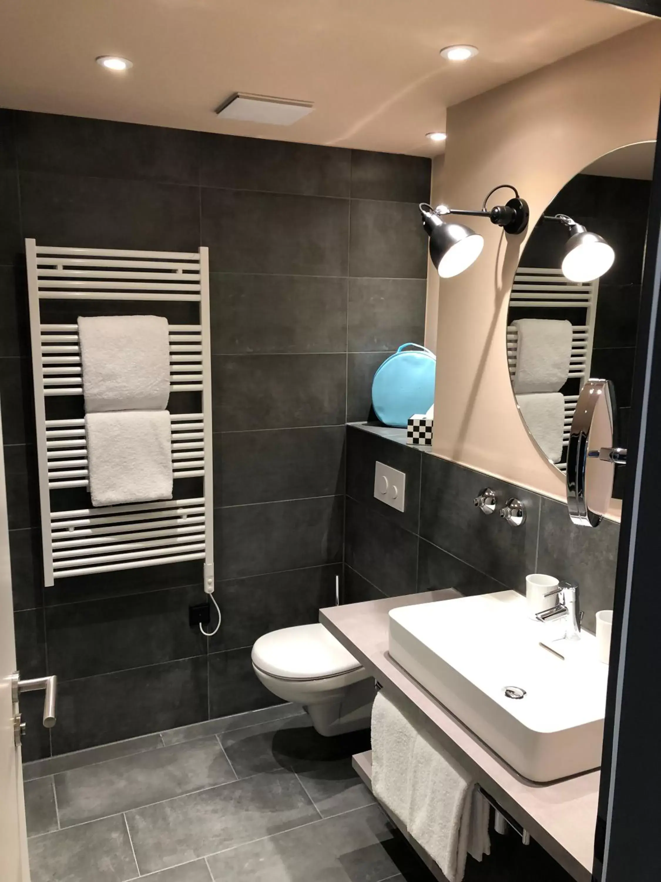 Bathroom in Hotel Metropol by Maier Privathotels