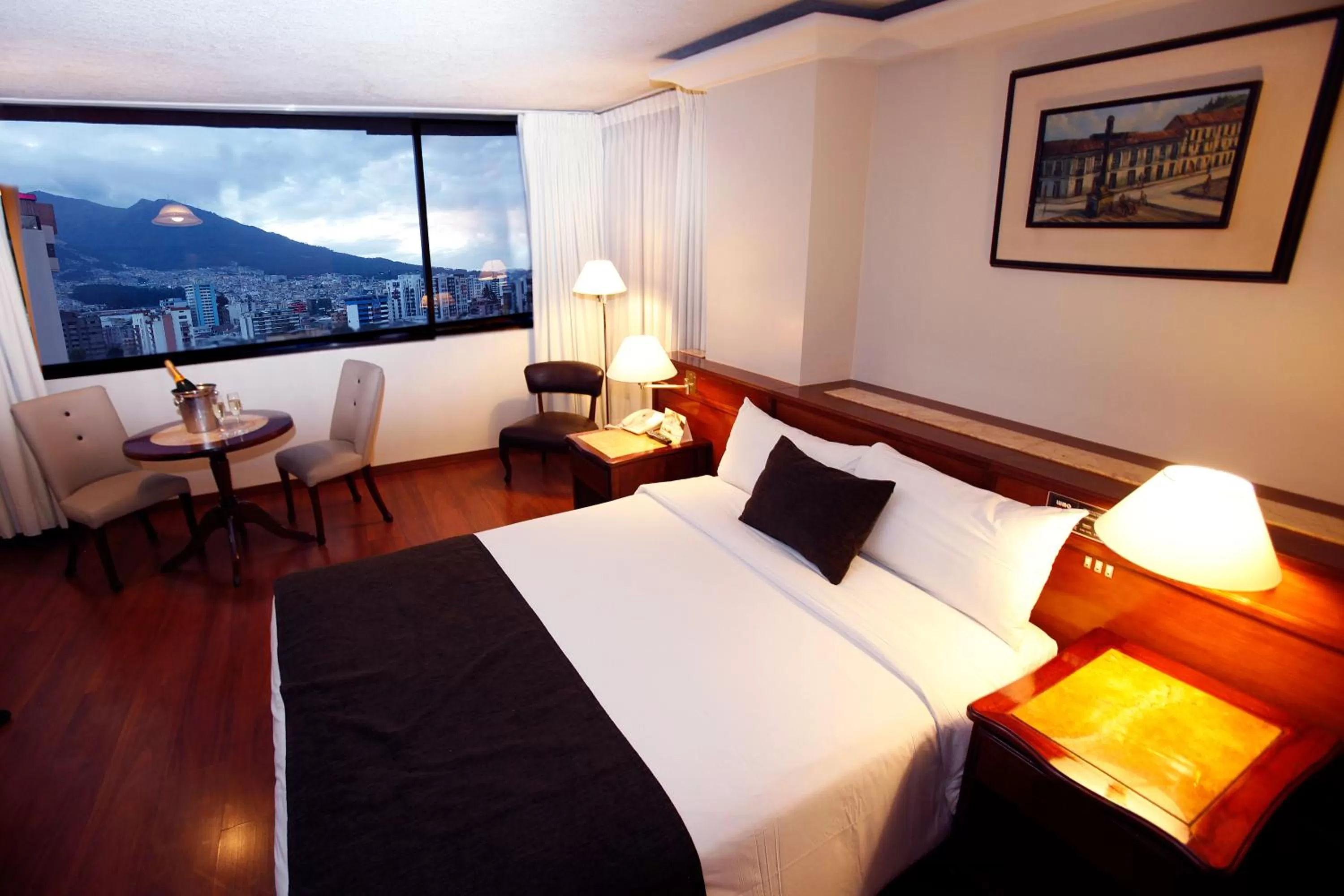 Mountain view, Bed in Hotel Reina Isabel