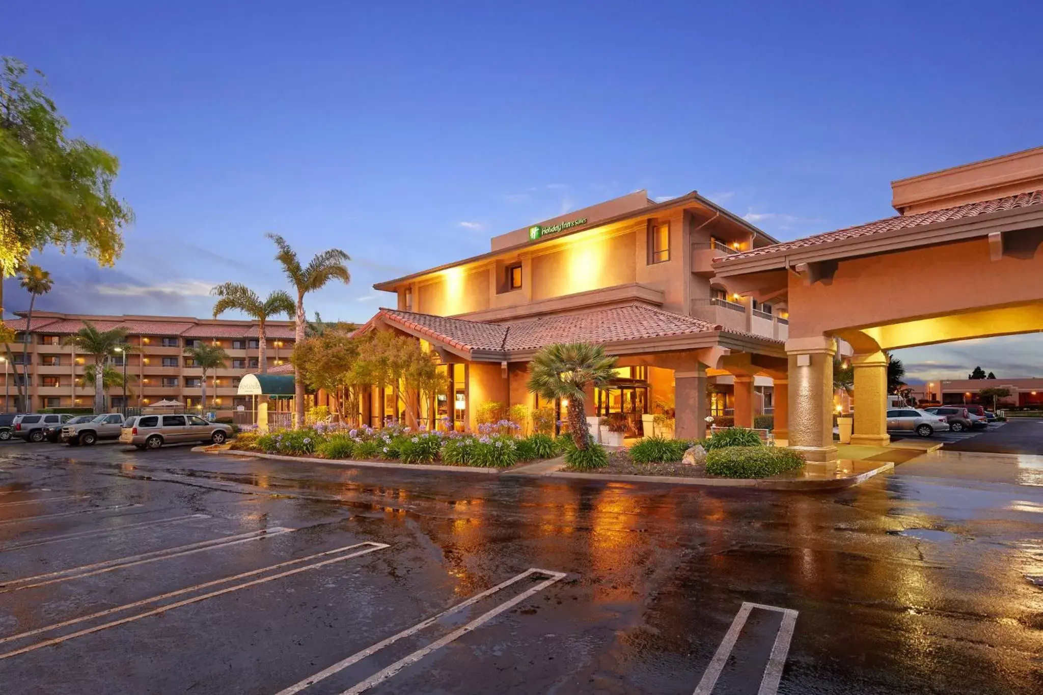 Property Building in Holiday Inn & Suites Santa Maria, an IHG Hotel