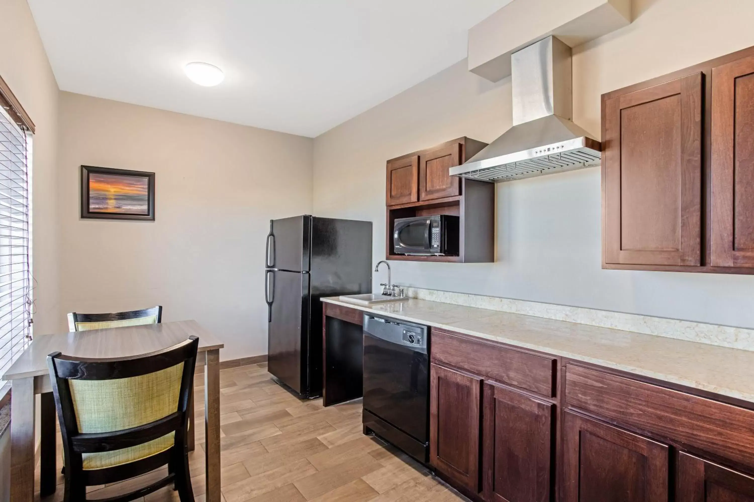 Kitchen or kitchenette, Kitchen/Kitchenette in La Quinta by Wyndham Paducah