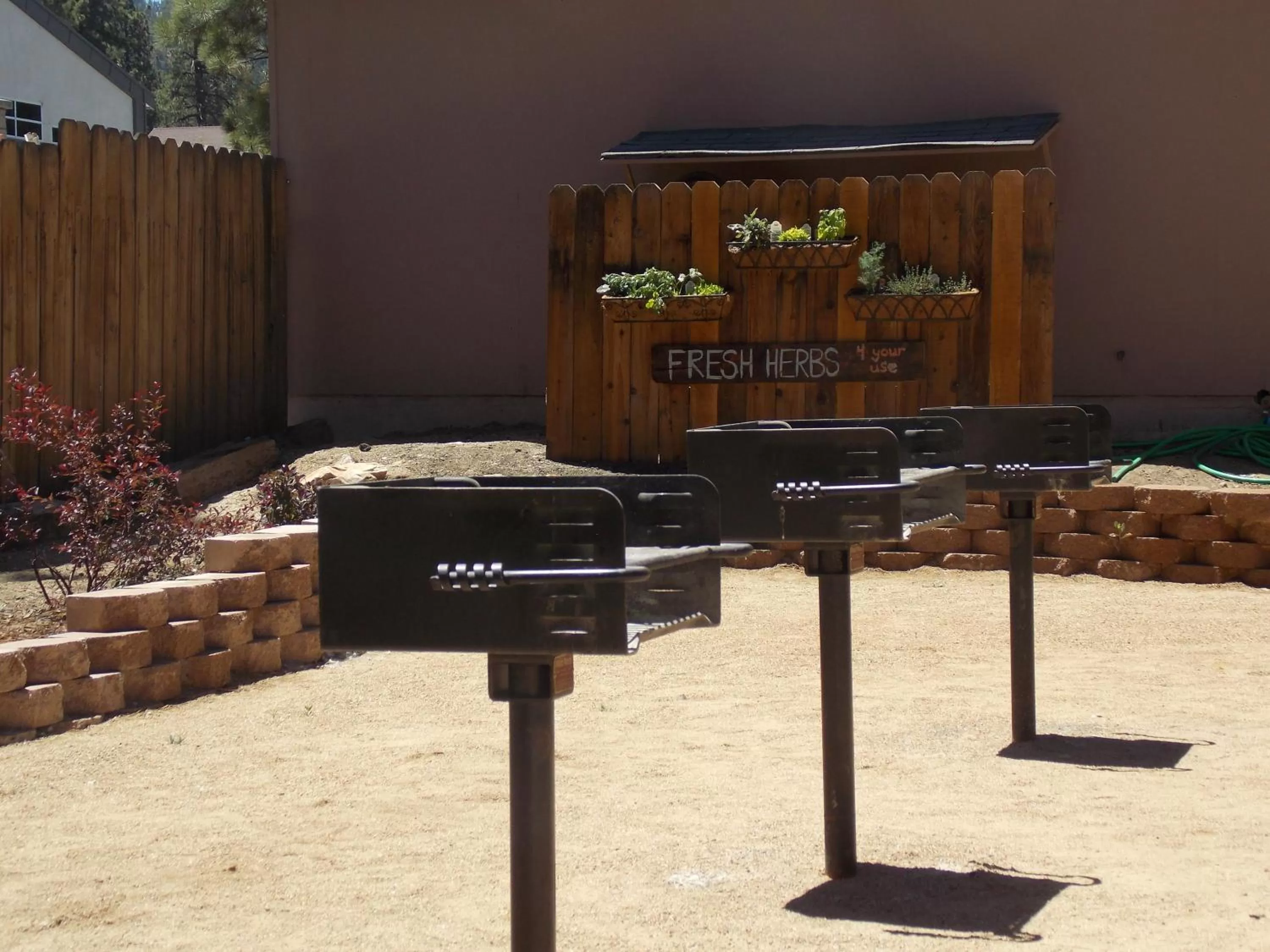 BBQ facilities in Vintage Lakeside Inn