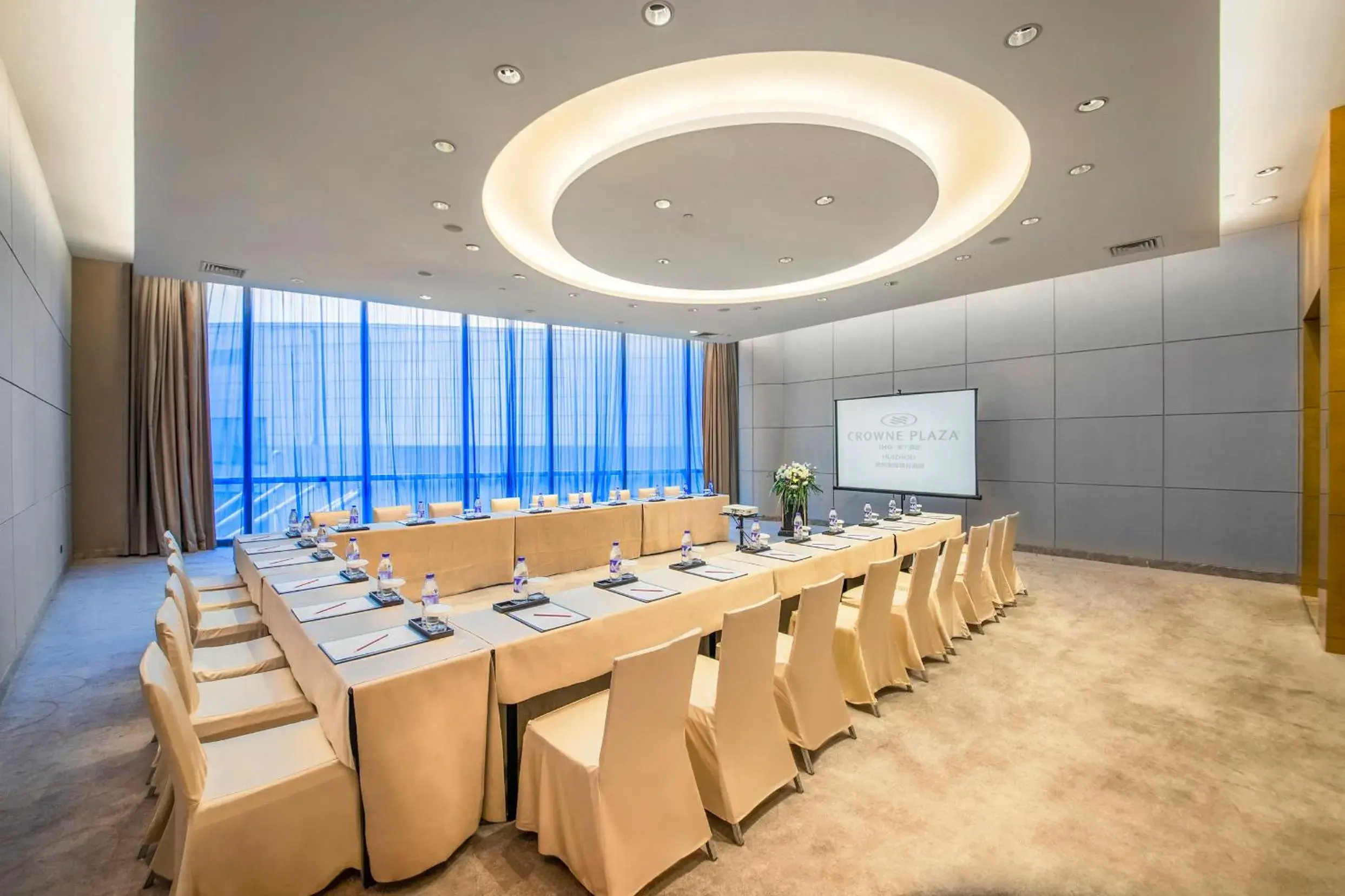 Meeting/conference room in Crowne Plaza Huizhou, an IHG Hotel