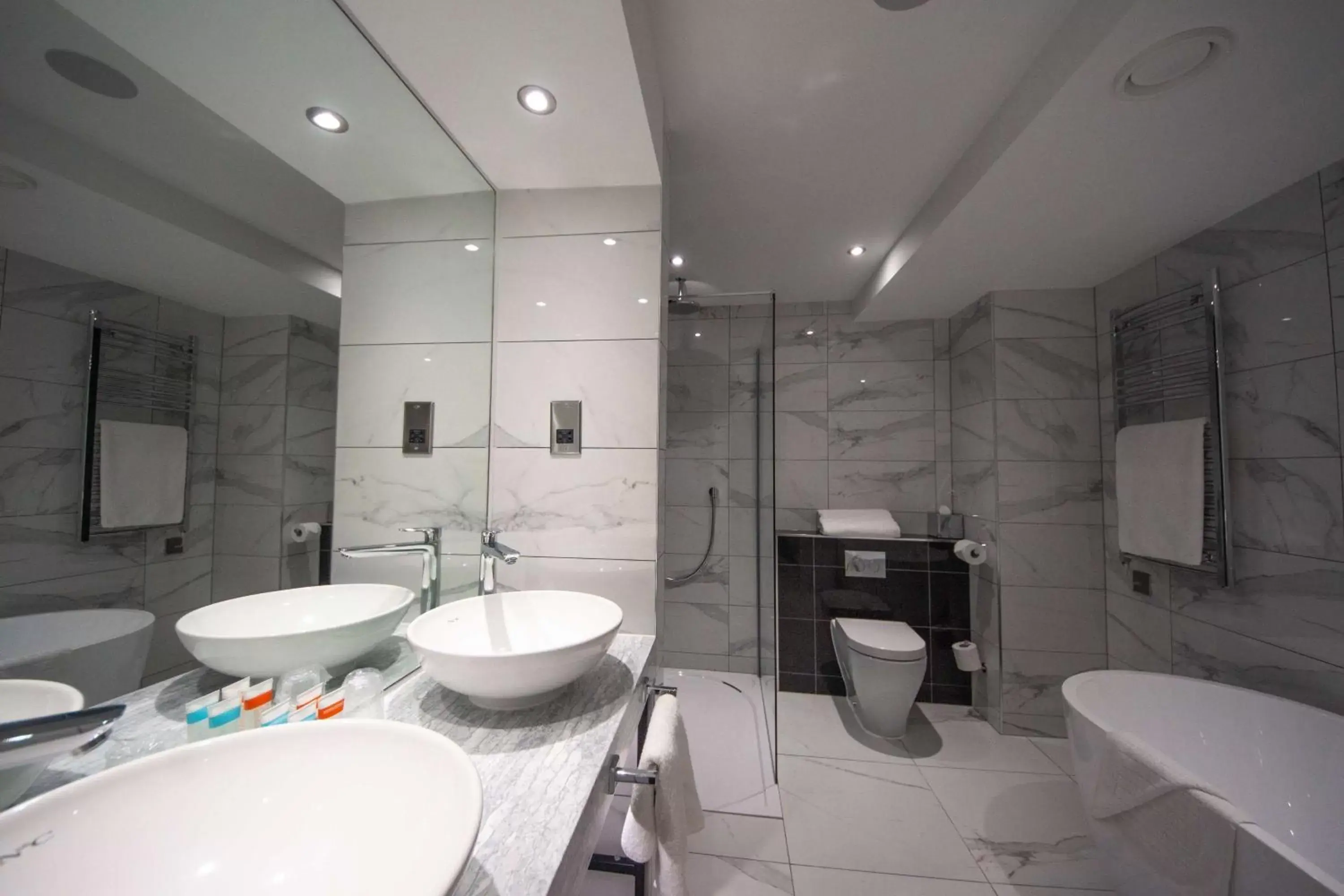 Bathroom in Best Western Abbots Barton Hotel