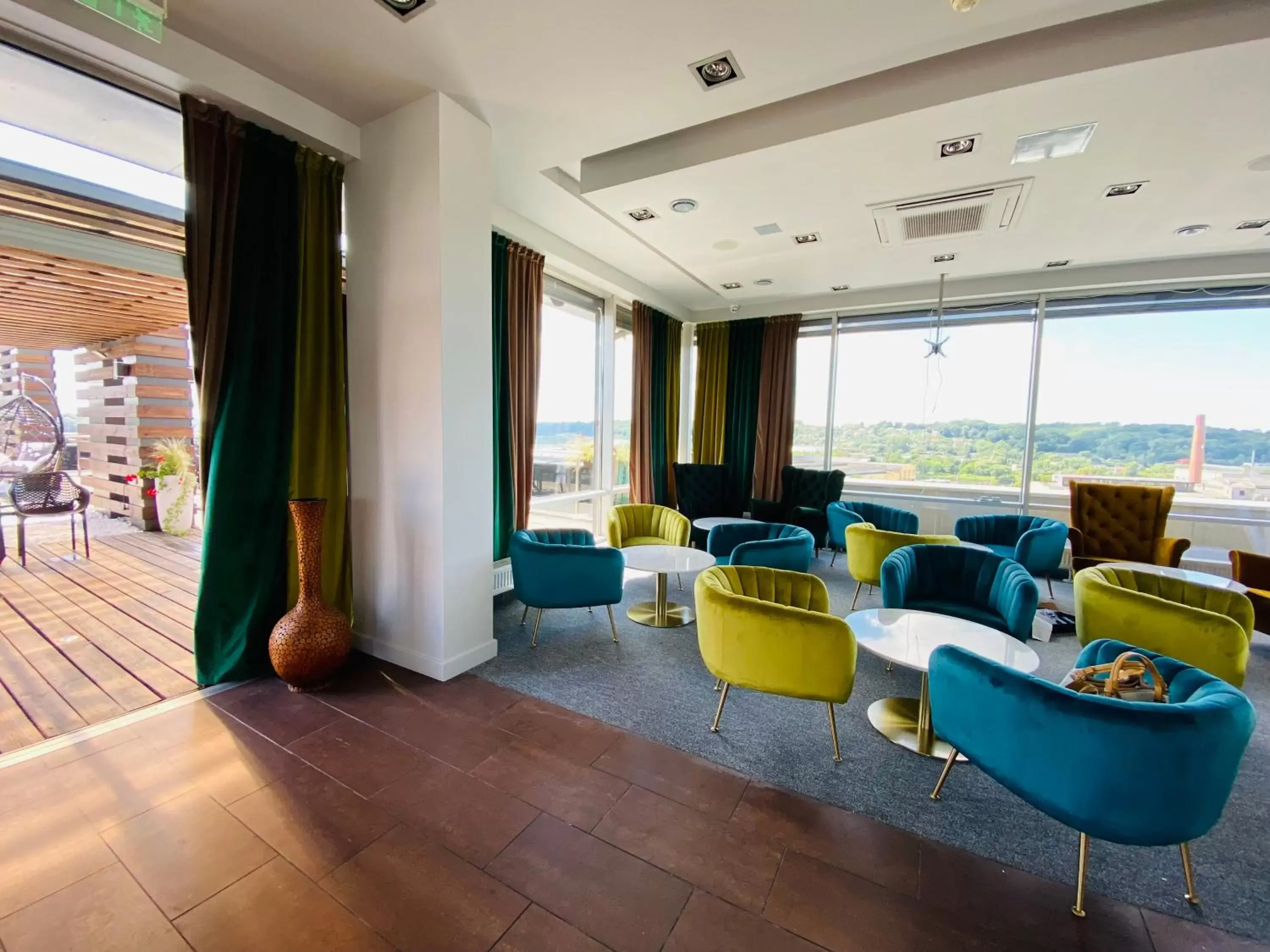 Restaurant/places to eat, Seating Area in IBIS Styles Kaunas Centre
