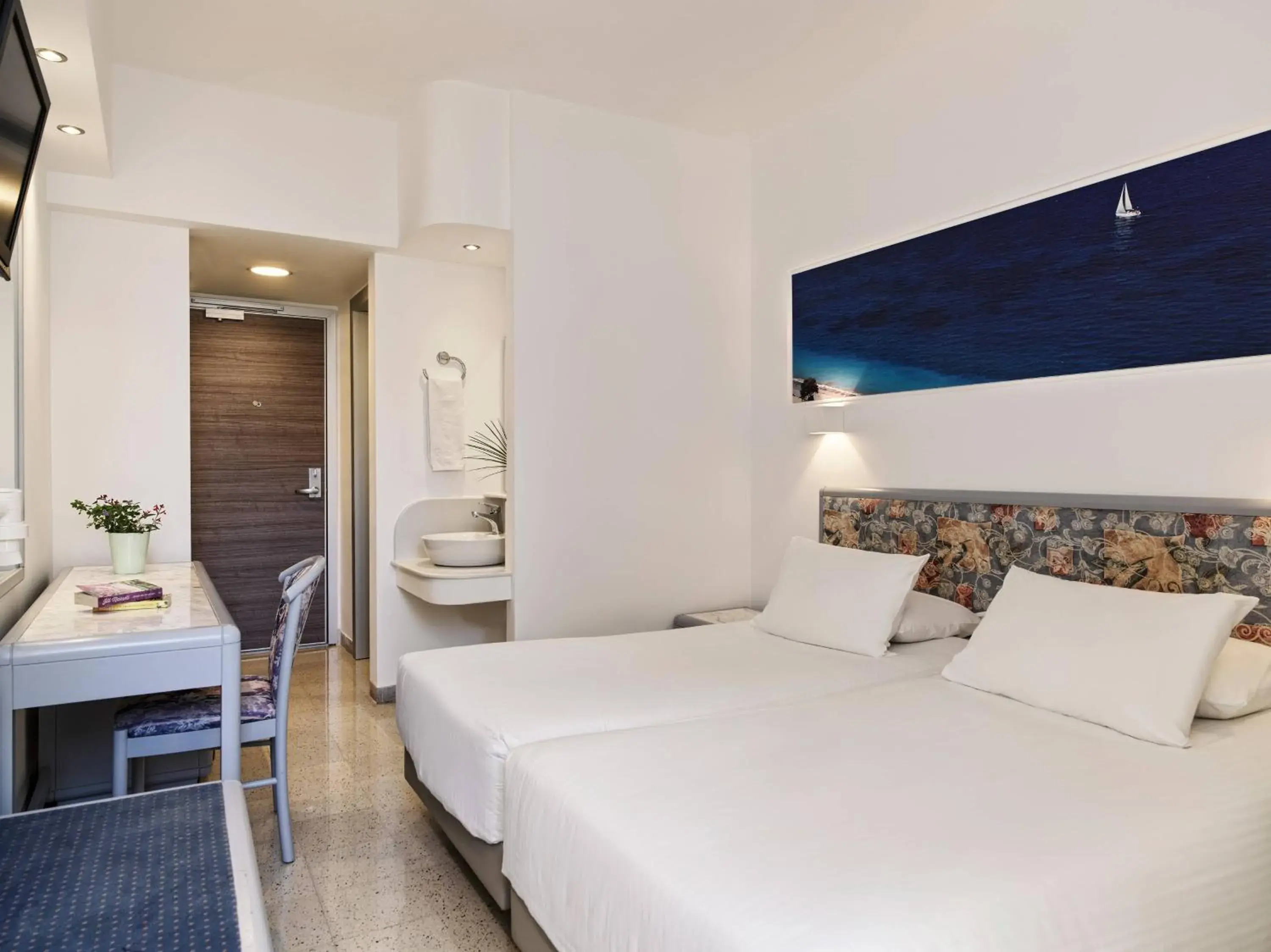 Club Twin Room in Esperia City Hotel Club Twin Room in Esperia City Hotel