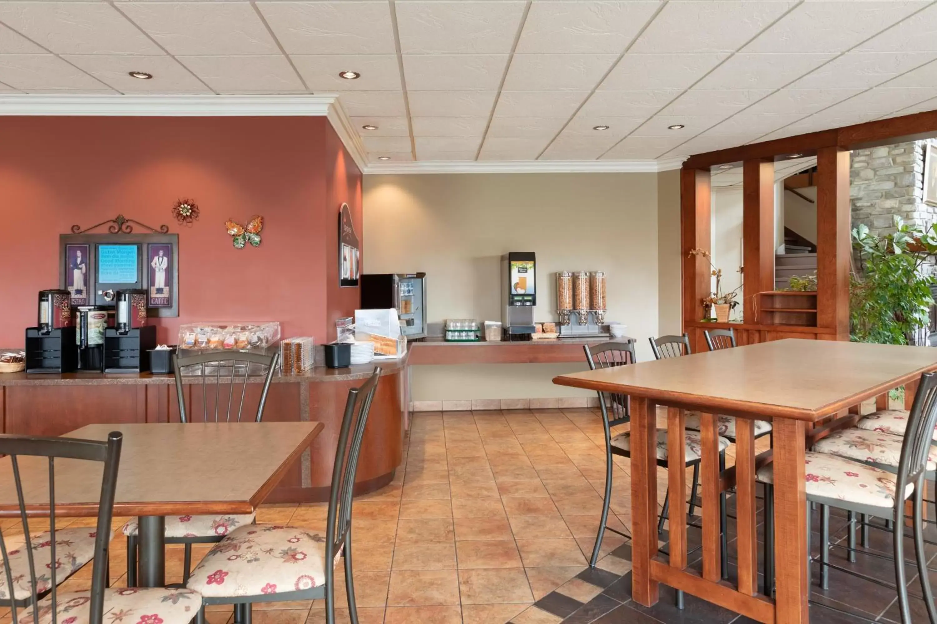 Continental breakfast, Restaurant/Places to Eat in Days Inn by Wyndham Montmagny