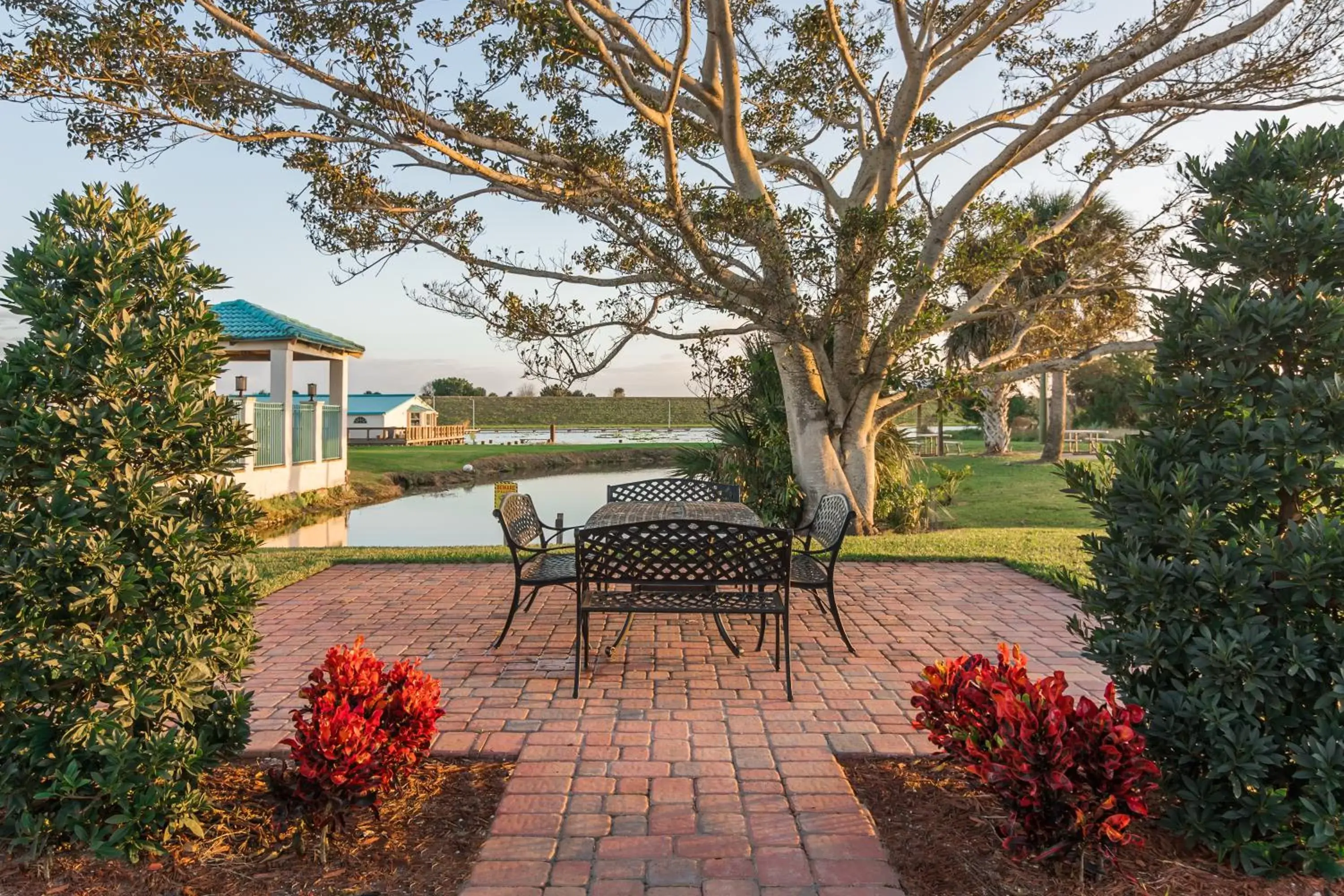 Patio in Days Inn & Suites by Wyndham Lake Okeechobee