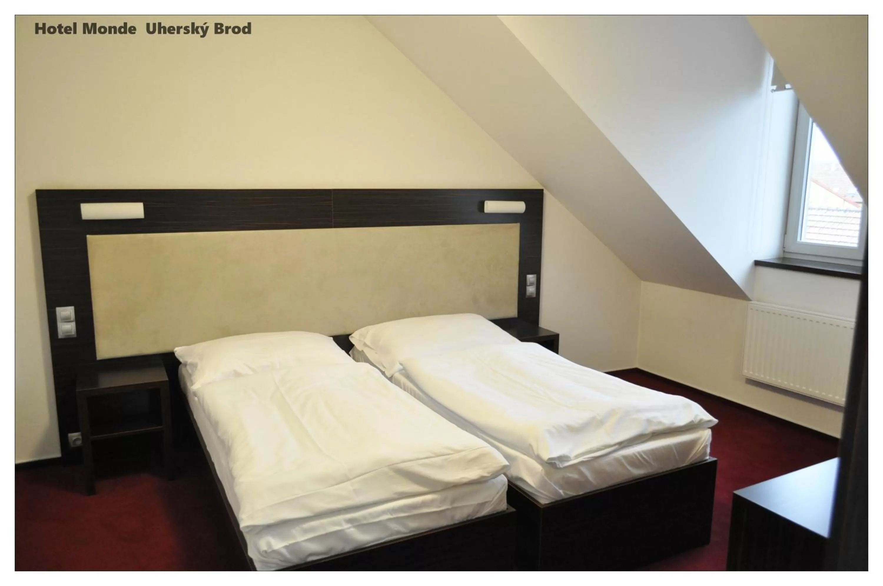 Bedroom, Bed in Hotel Monde