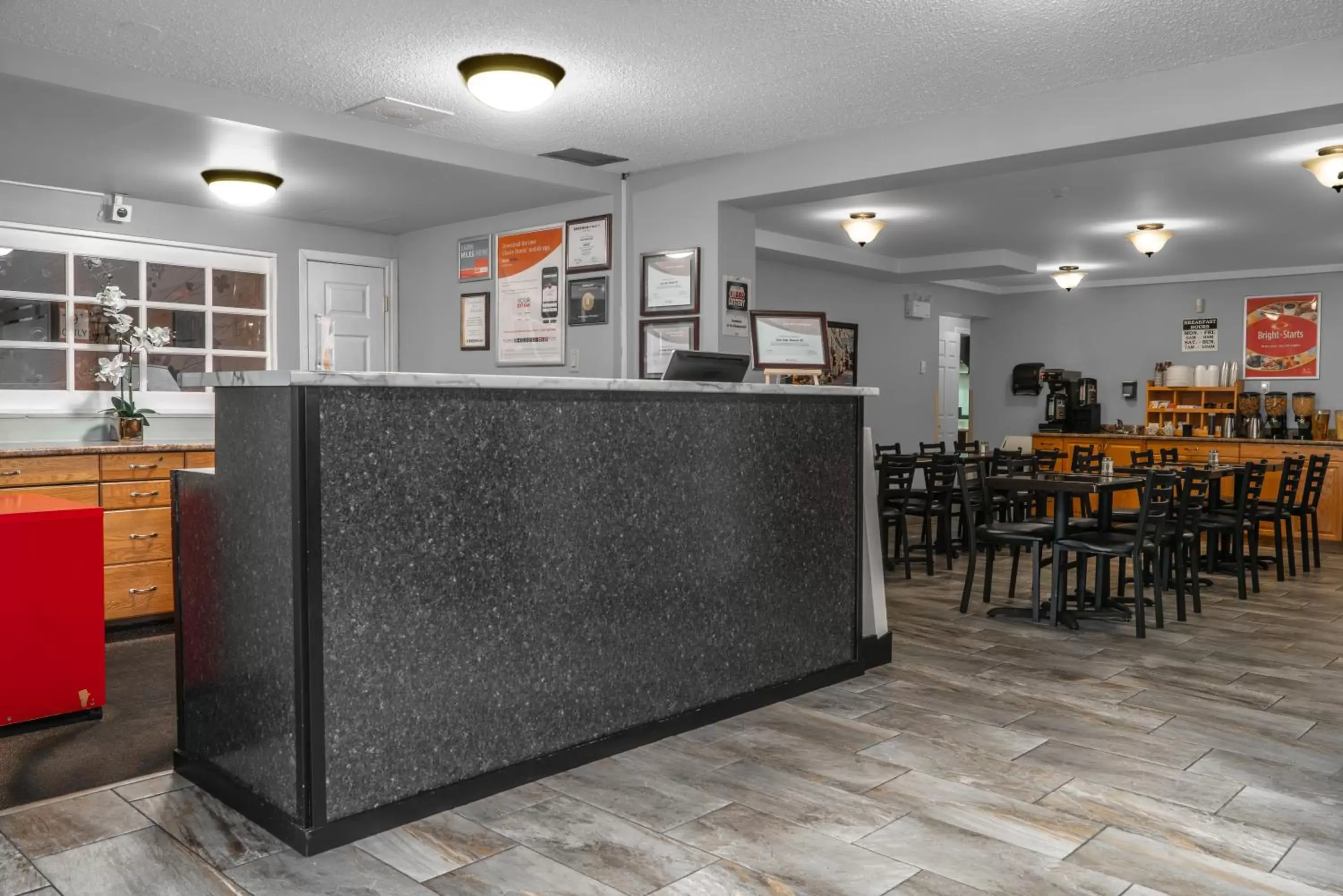 Lobby or reception, Restaurant/Places to Eat in Econo Lodge Miramichi