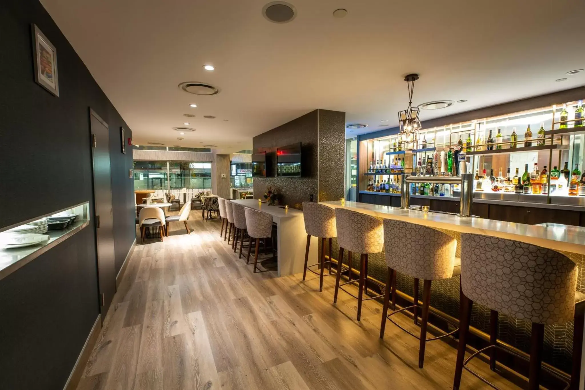 Restaurant/places to eat, Lounge/Bar in Holiday Inn Toronto Downtown Centre, an IHG Hotel