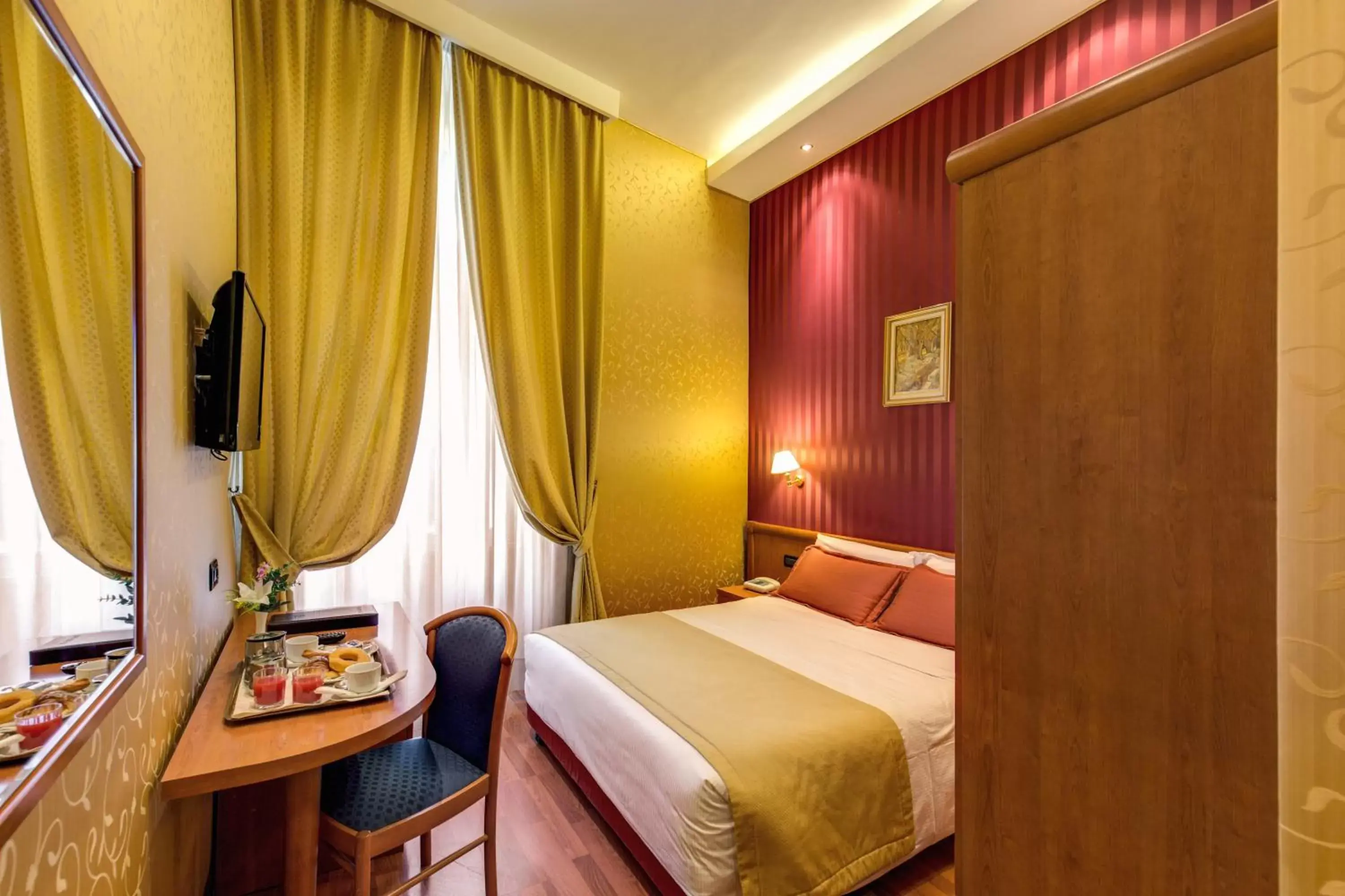 Bedroom, Bed in Hotel Impero