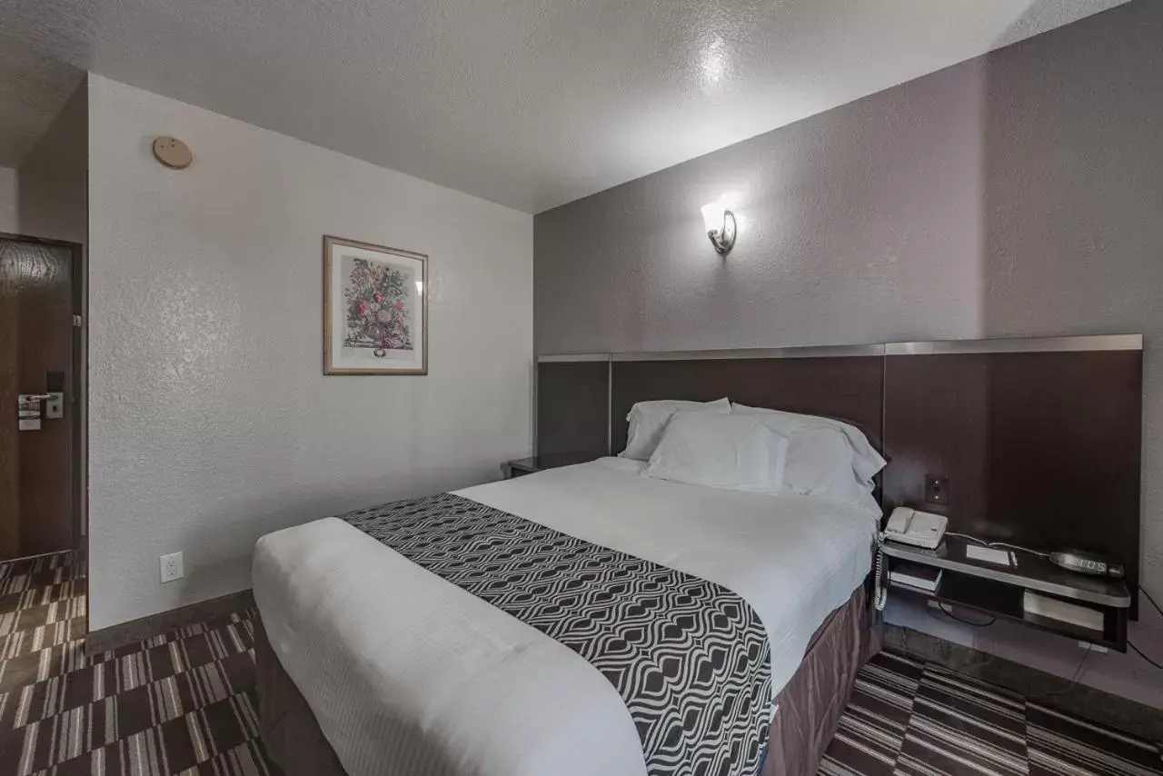 Bed in Microtel Inn & Suites by Wyndham Oklahoma City Airport