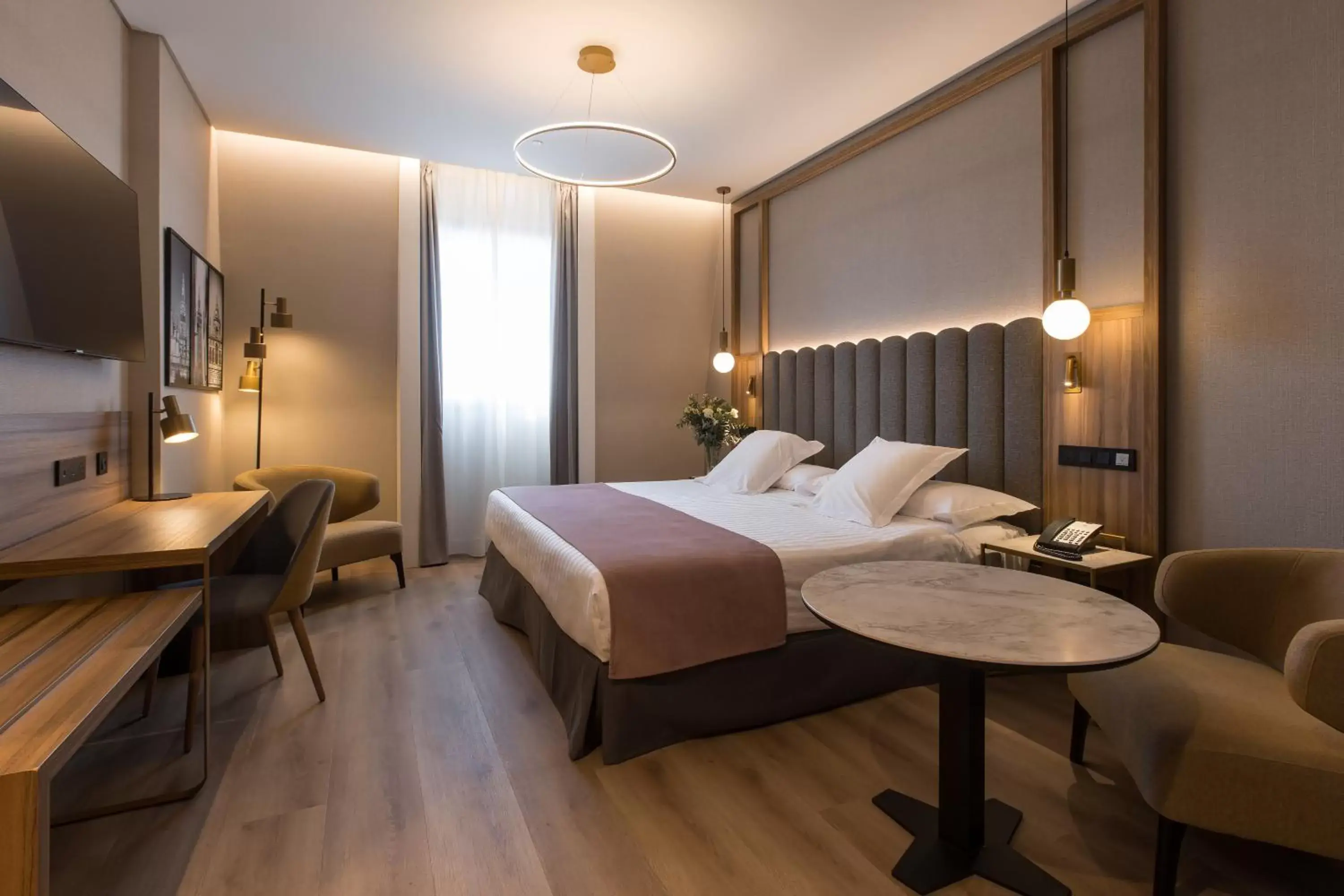 Bed in Hotel Giralda Center