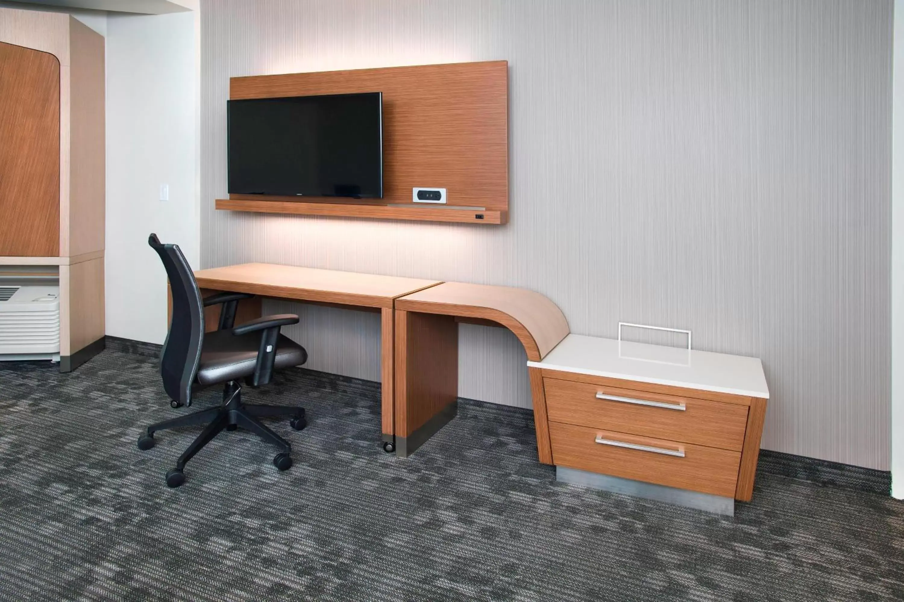 Photo of the whole room, TV/Entertainment Center in Courtyard by Marriott Redwood City