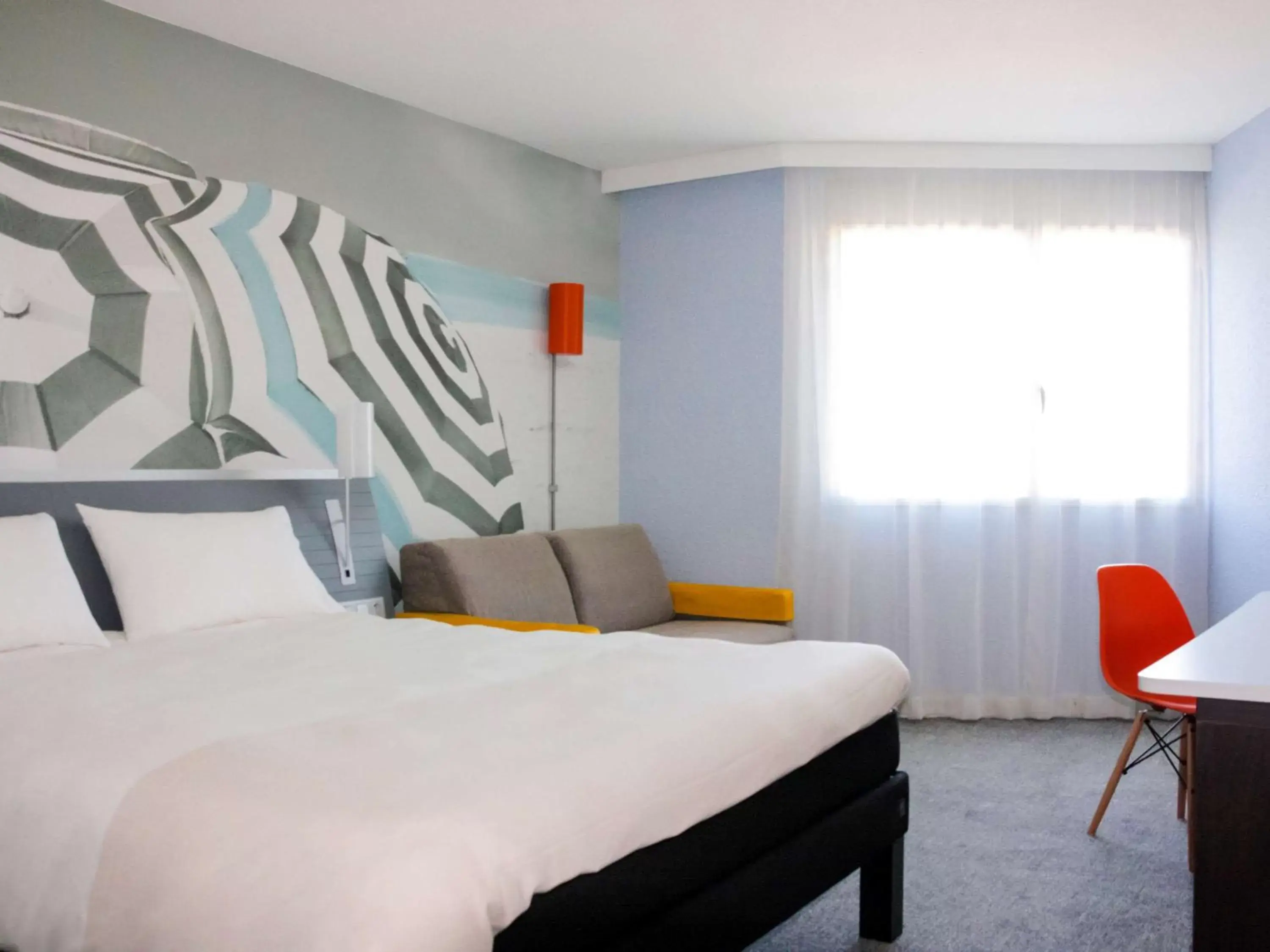 Photo of the whole room, Bed in Ibis styles Toulon la Seyne sur Mer