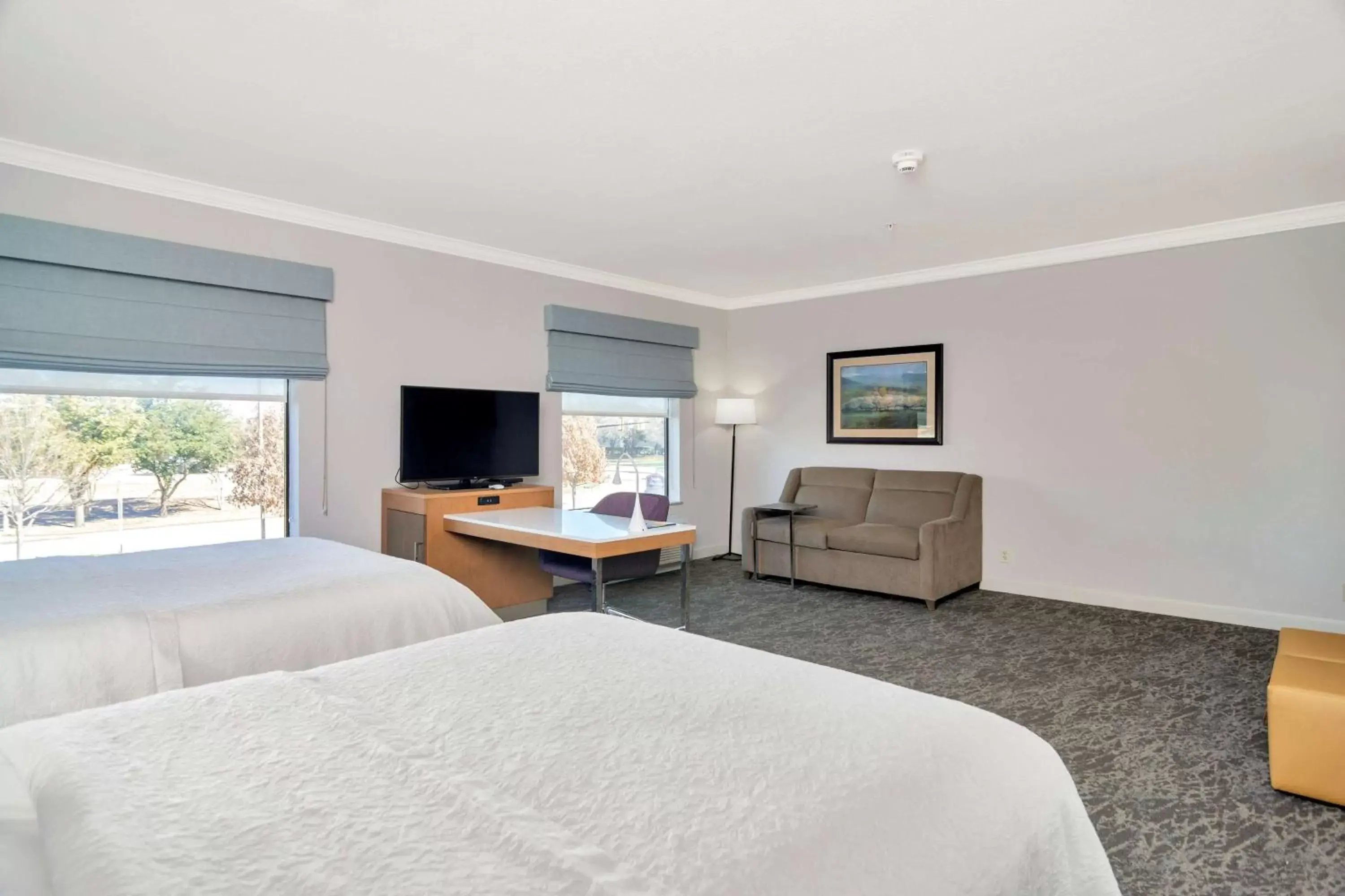 Living room, Bed in Hampton Inn & Suites Fort Worth-Fossil Creek Living room, Bed in Hampton Inn & Suites Fort Worth-Fossil Creek