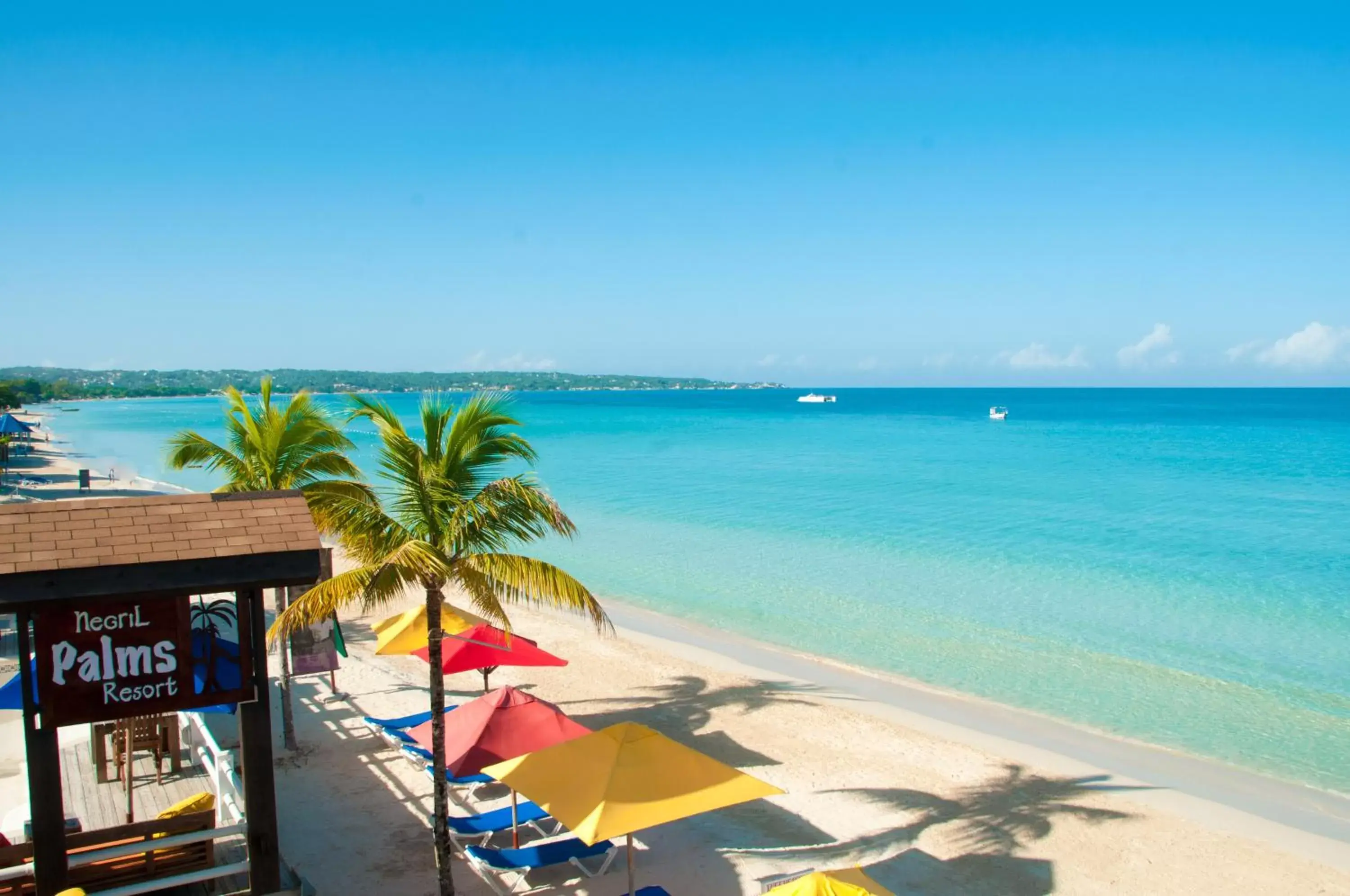 Beach in Negril Palms