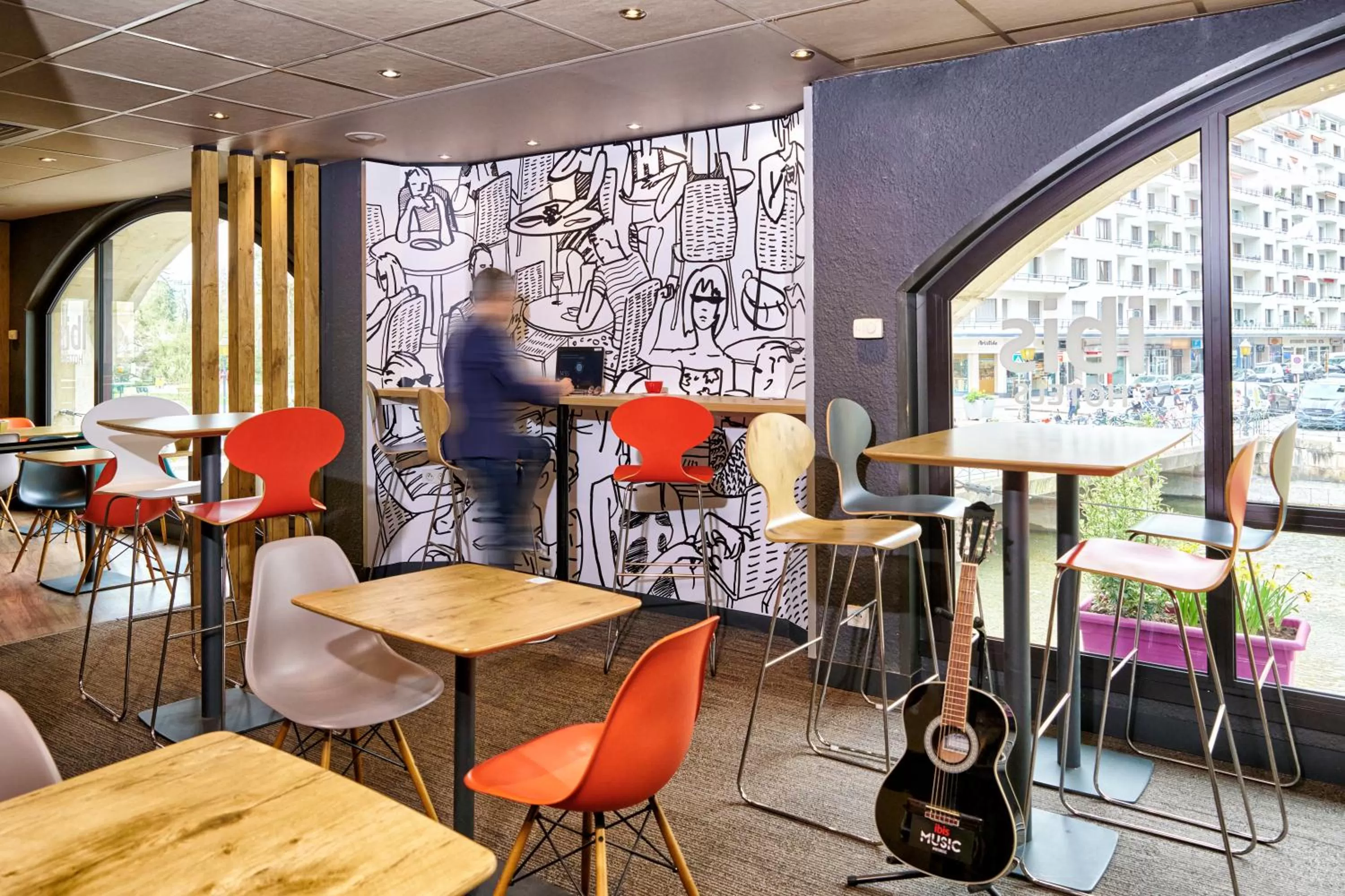 Lounge or bar in ibis Annecy Centre Vieille Ville