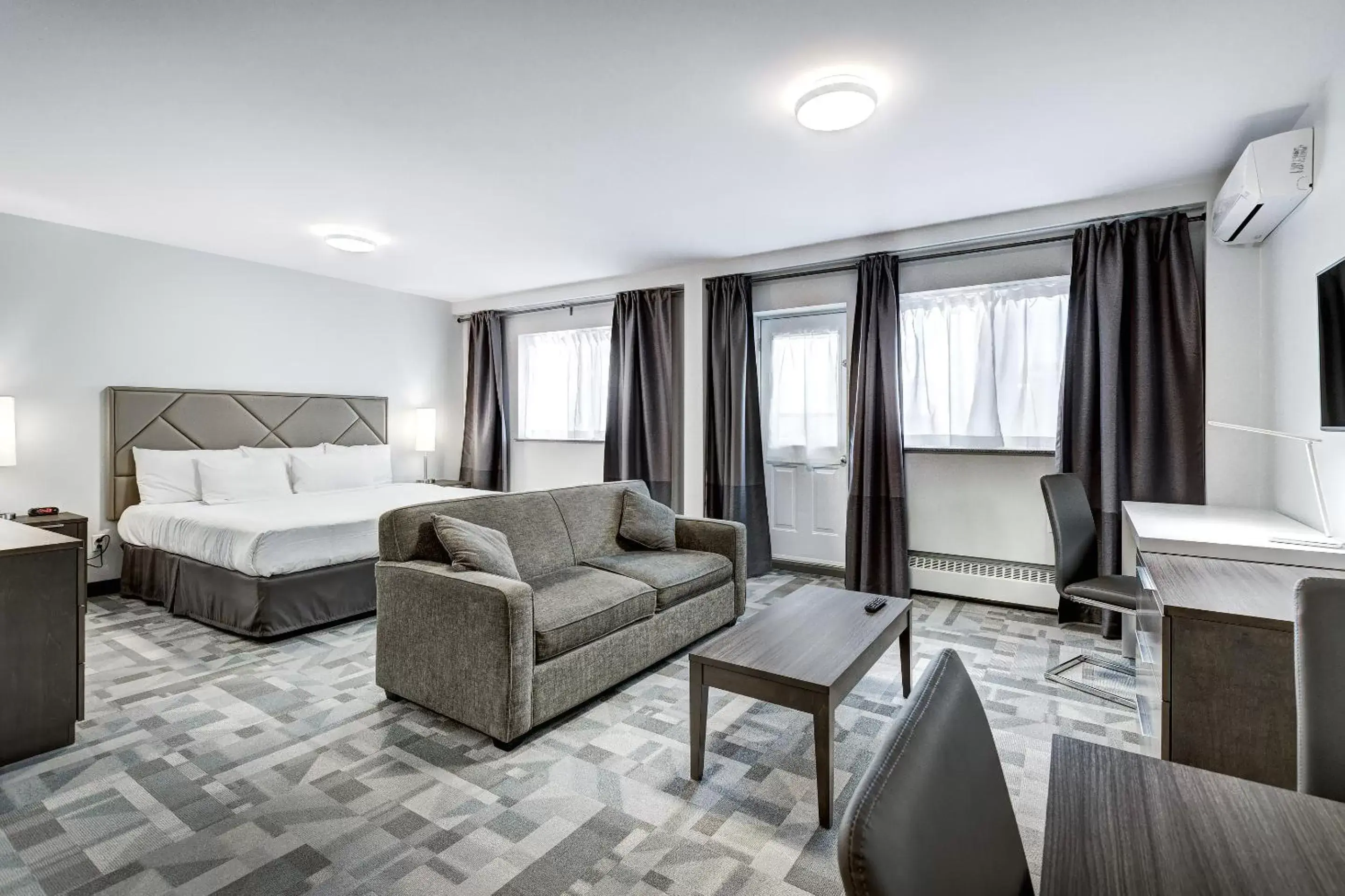 Bedroom, Seating Area in Terrasse Royale Hotel