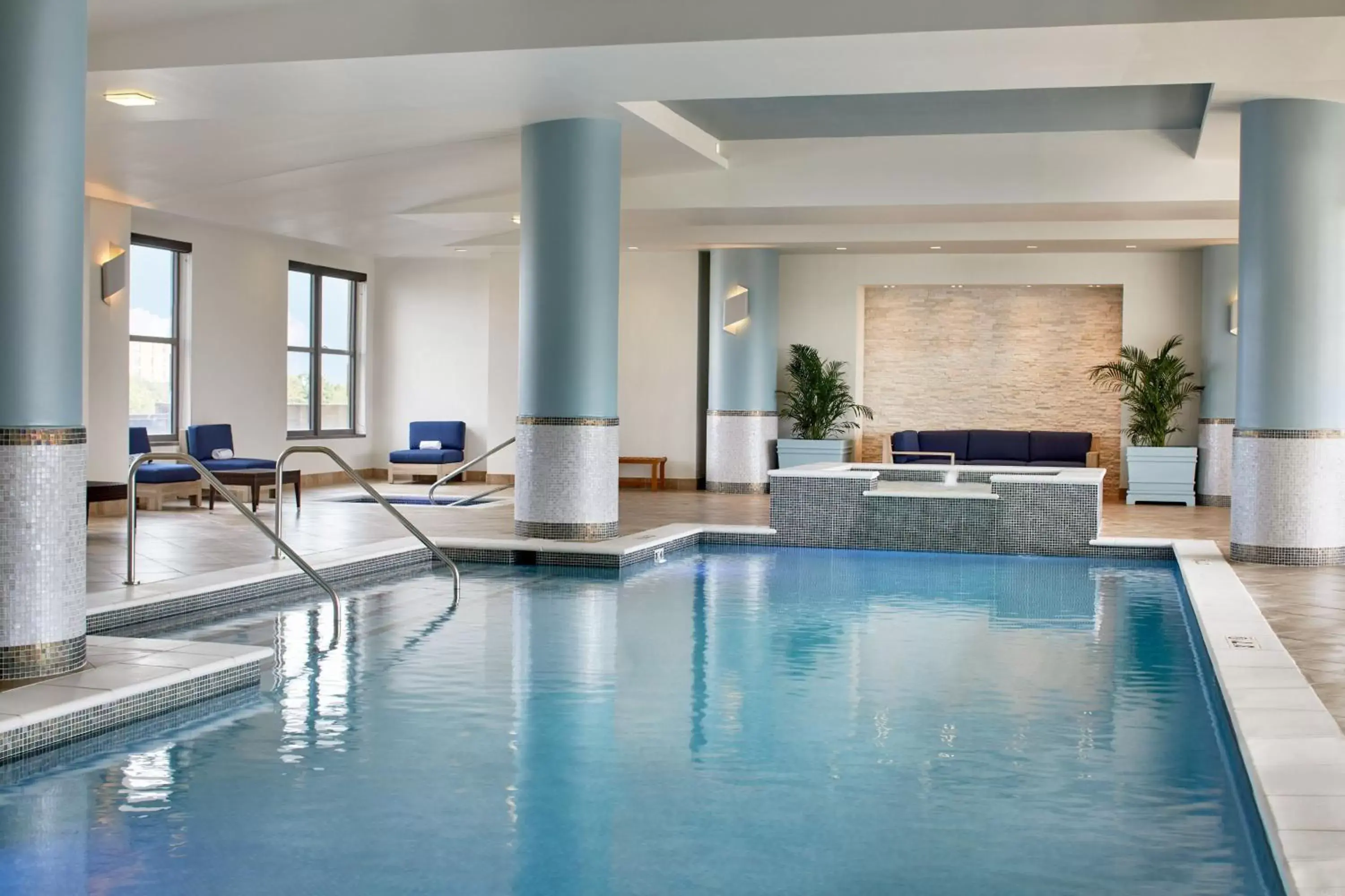 Swimming Pool in Lancaster Marriott at Penn Square