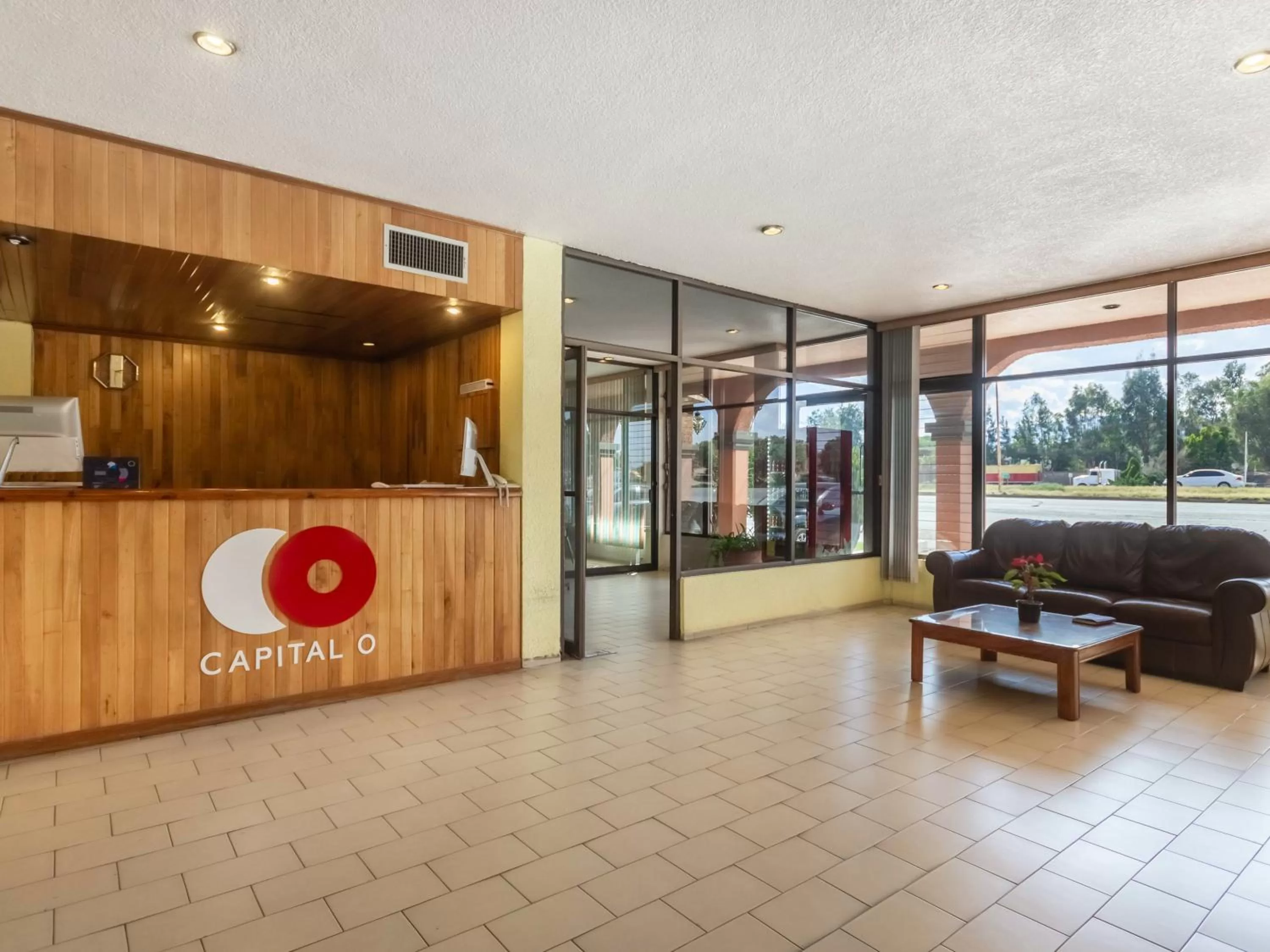 Lobby or reception, Lobby/Reception in Capital O Mansión los Arcos, San Luis Potosí