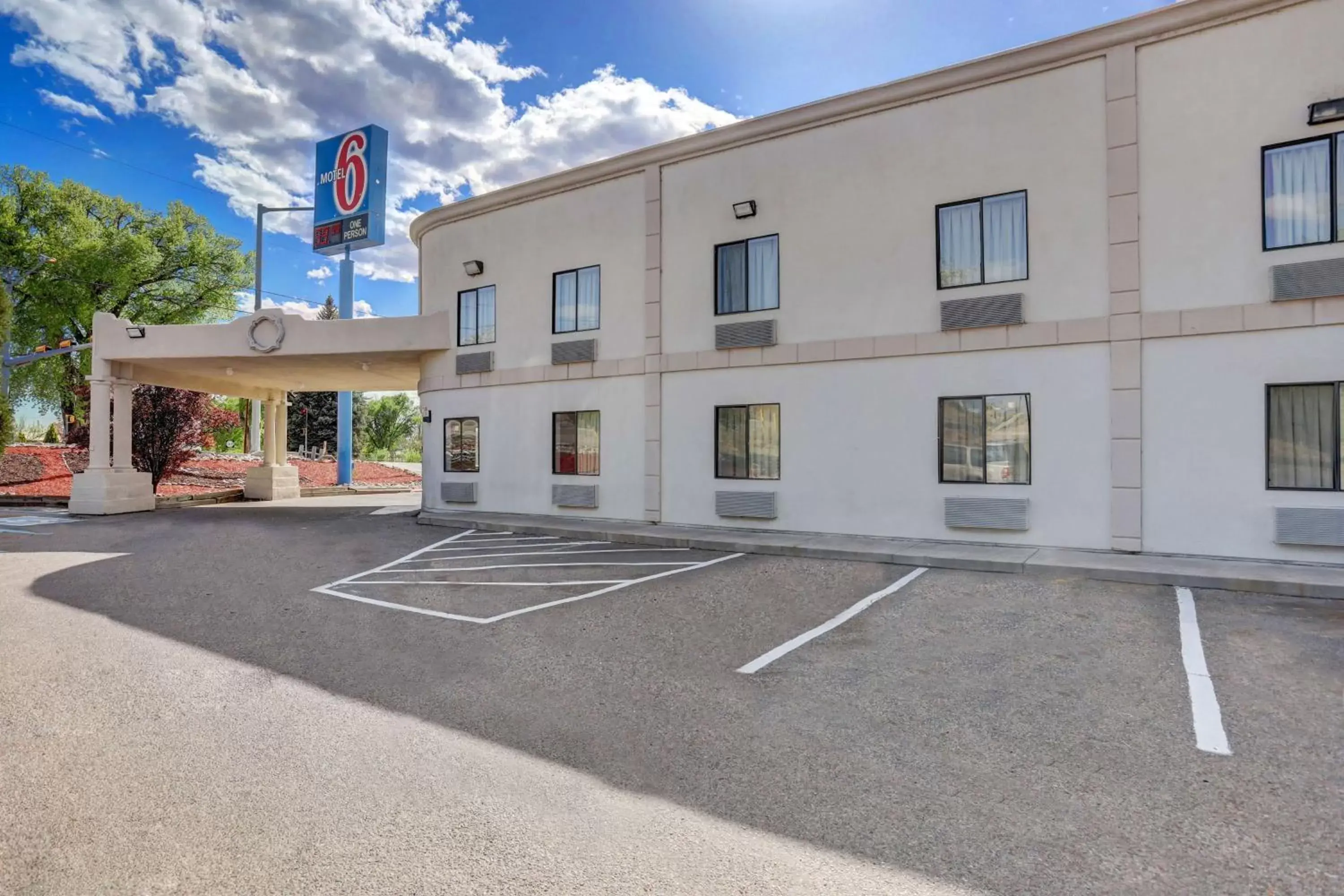 Property Building in Motel 6-Espanola, NM