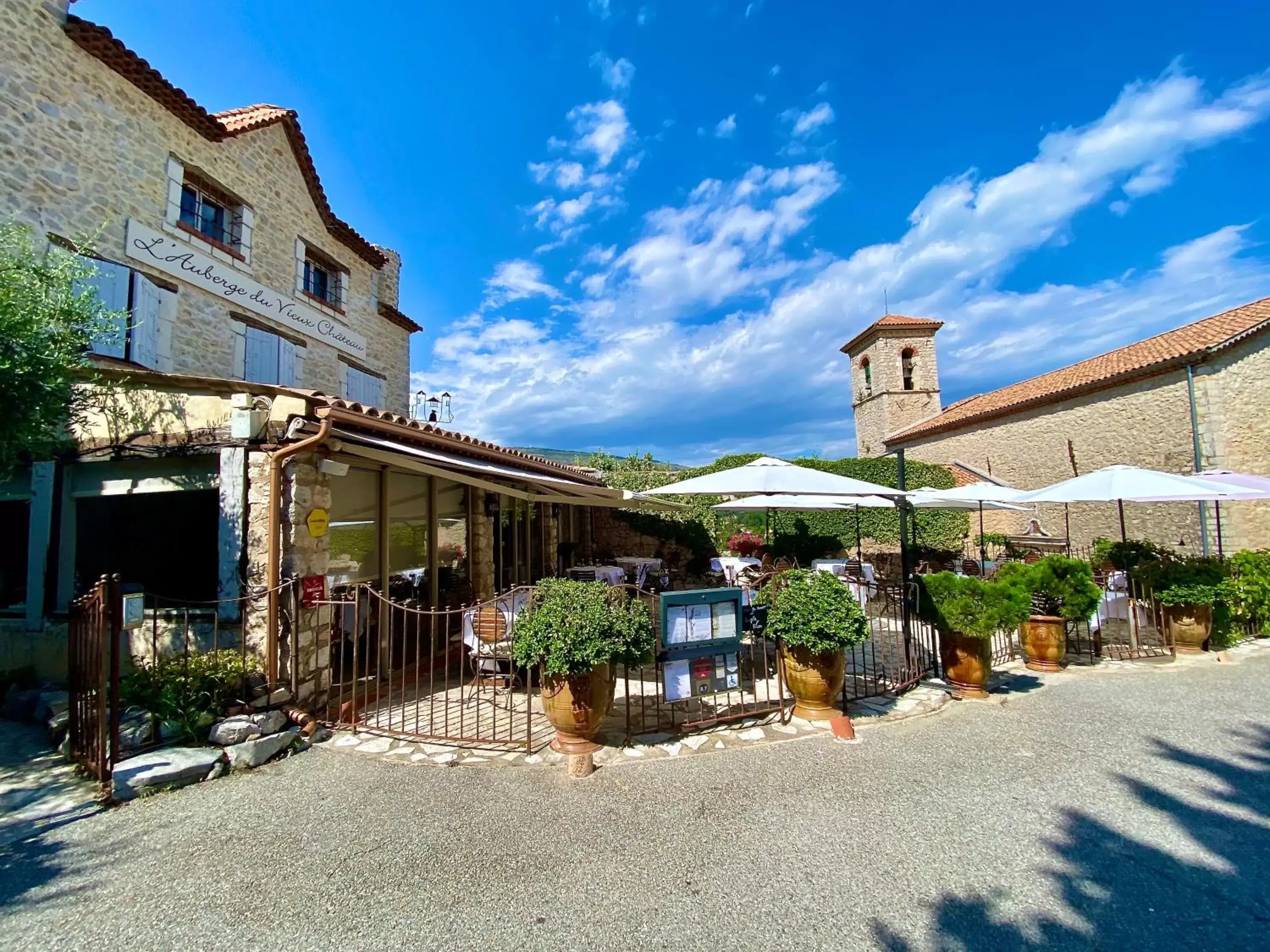 Property Building in Auberge du Vieux Château