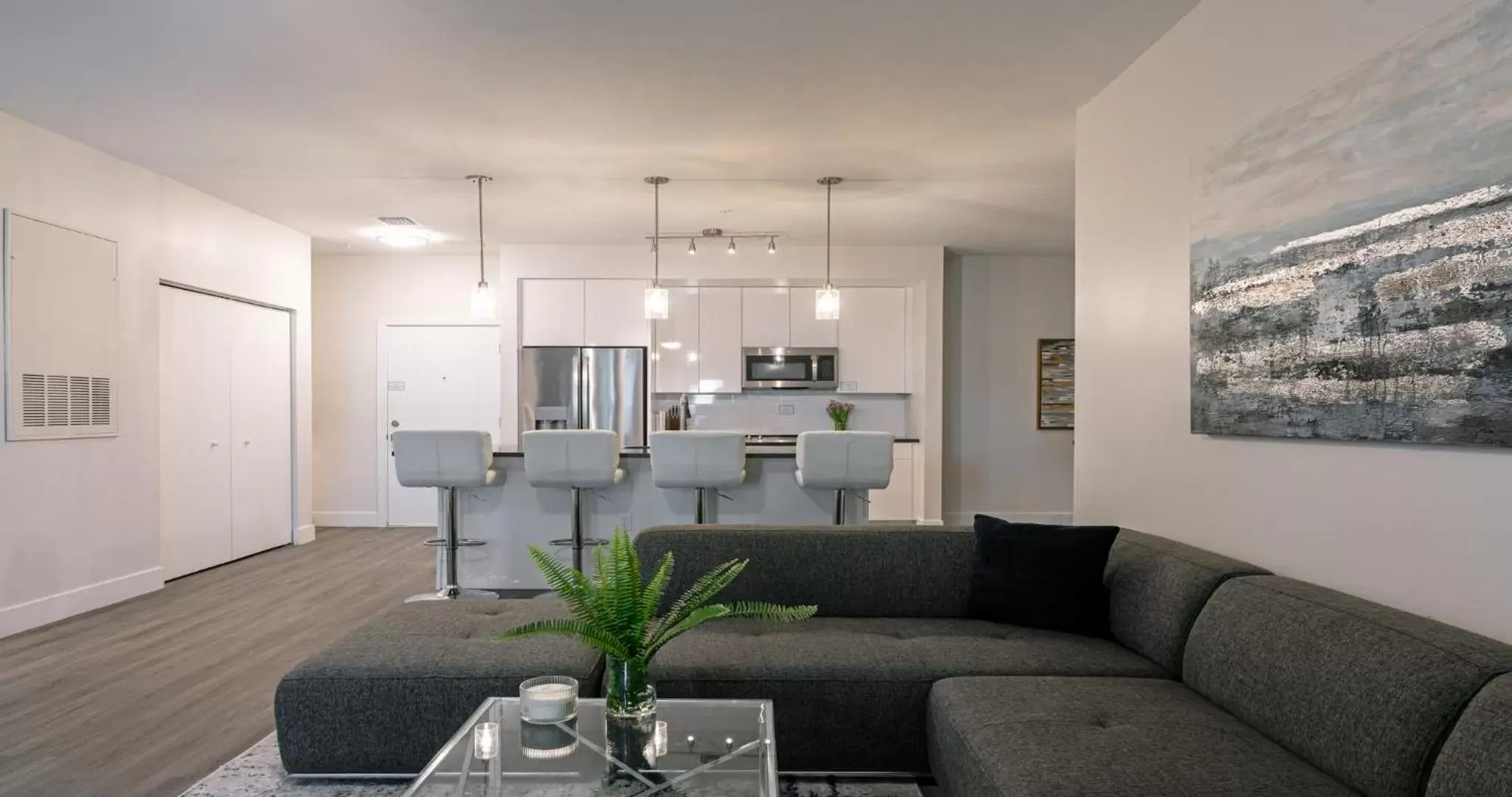 Living room, Seating Area in Westshore Apartments by Barsala