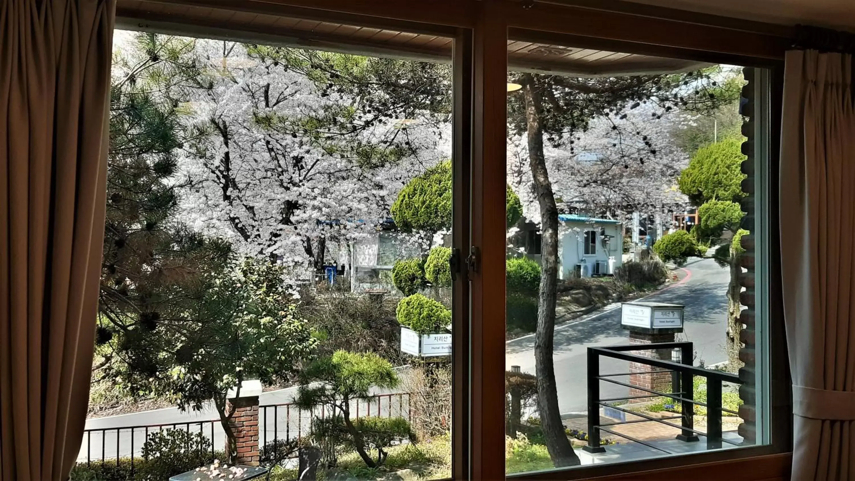 Double Room with Double Bed in Hotel Jirisan Haetsal Double Room with Double Bed in Hotel Jirisan Haetsal