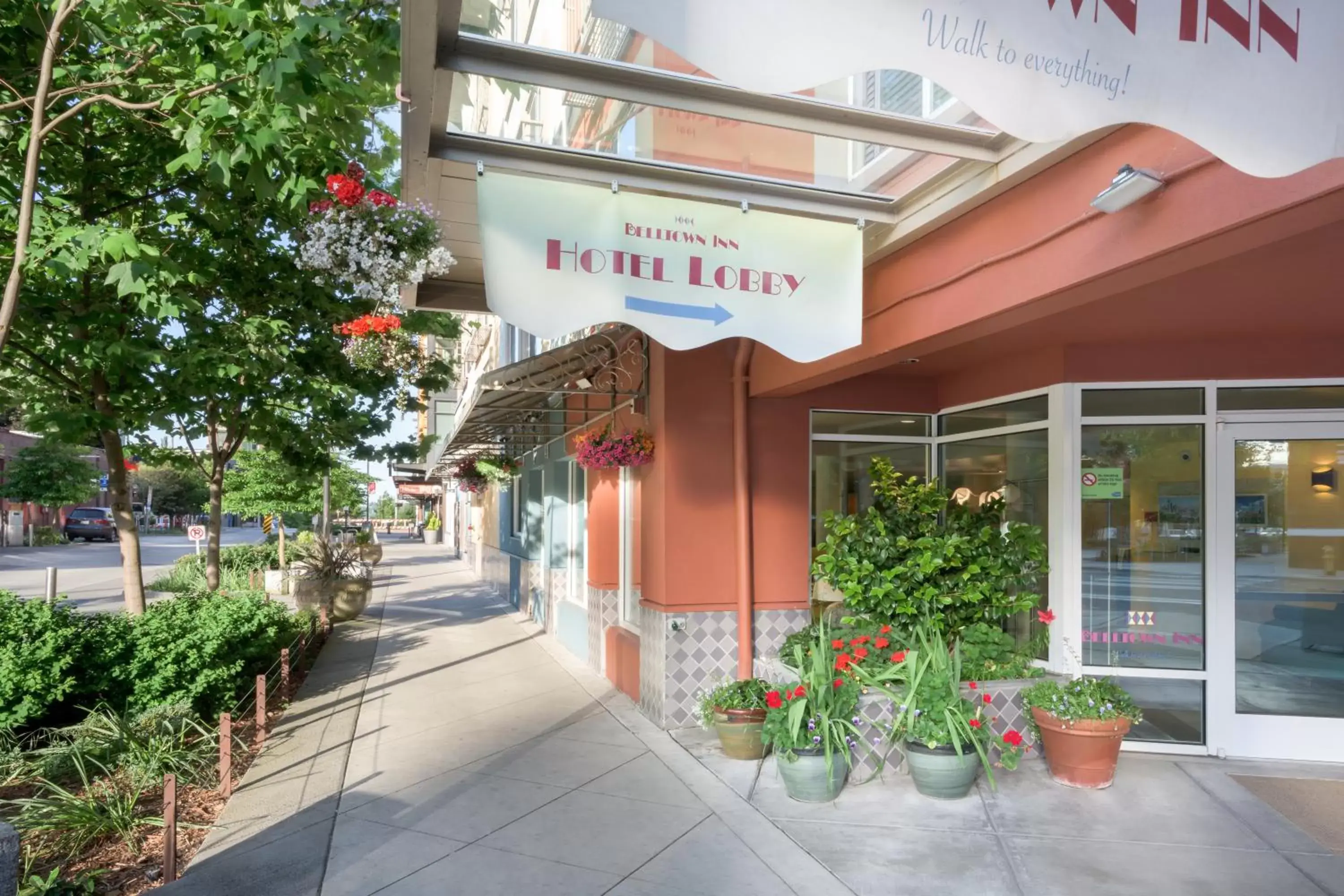 Facade/entrance in Belltown Inn Facade/entrance in Belltown Inn