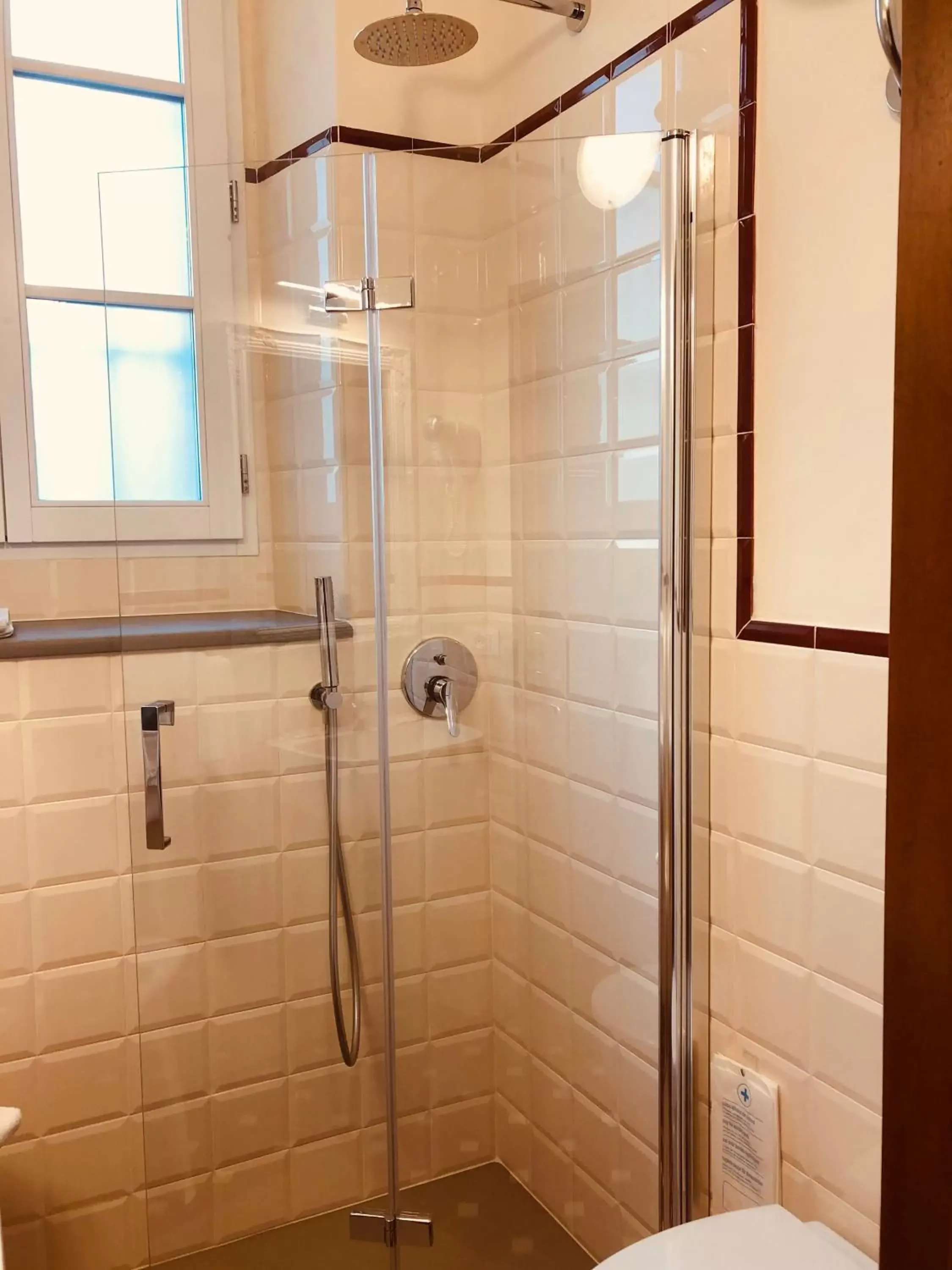 Shower, Bathroom in Hotel Nizza