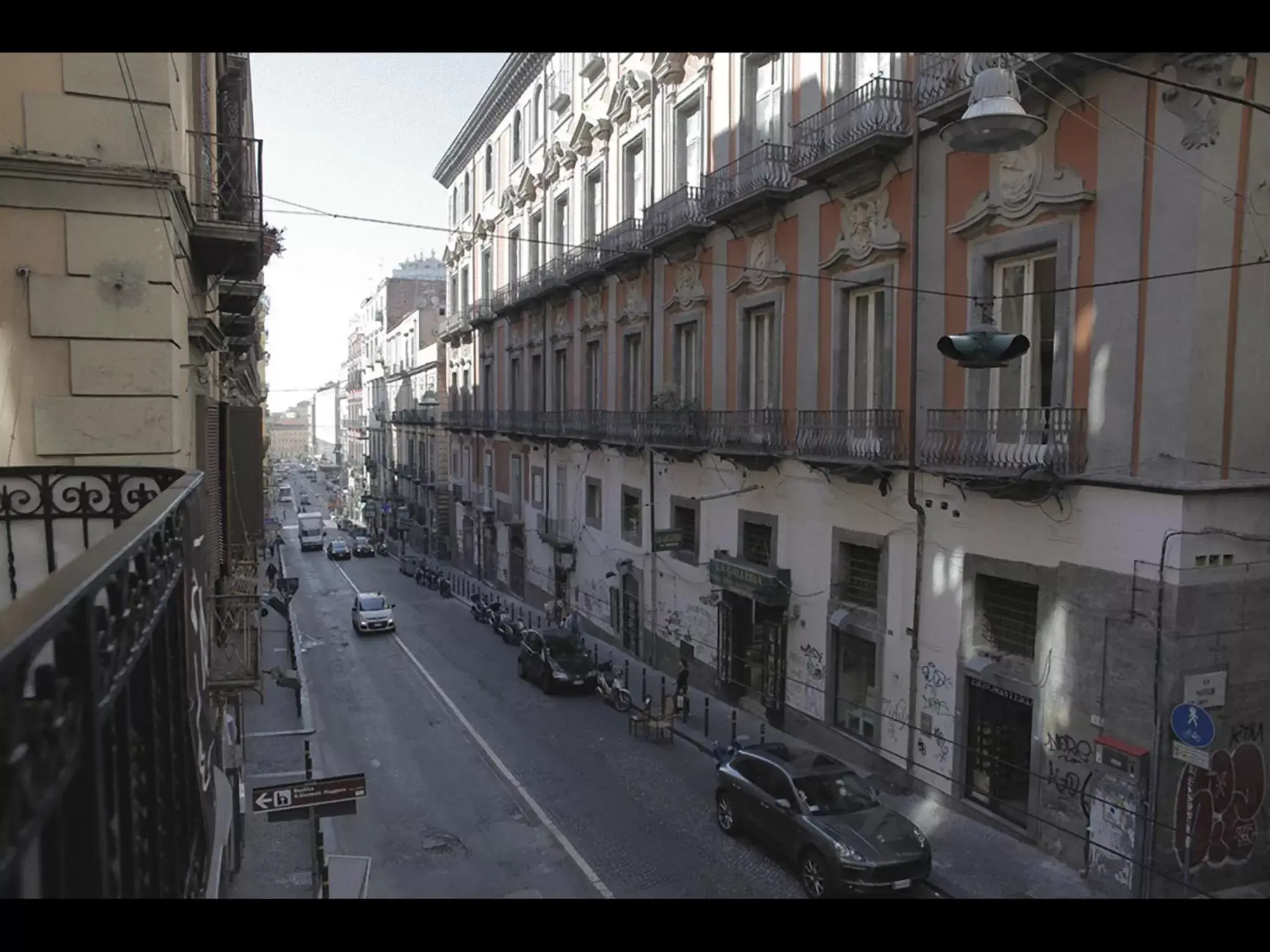Street view in Neapolis Lifestyle