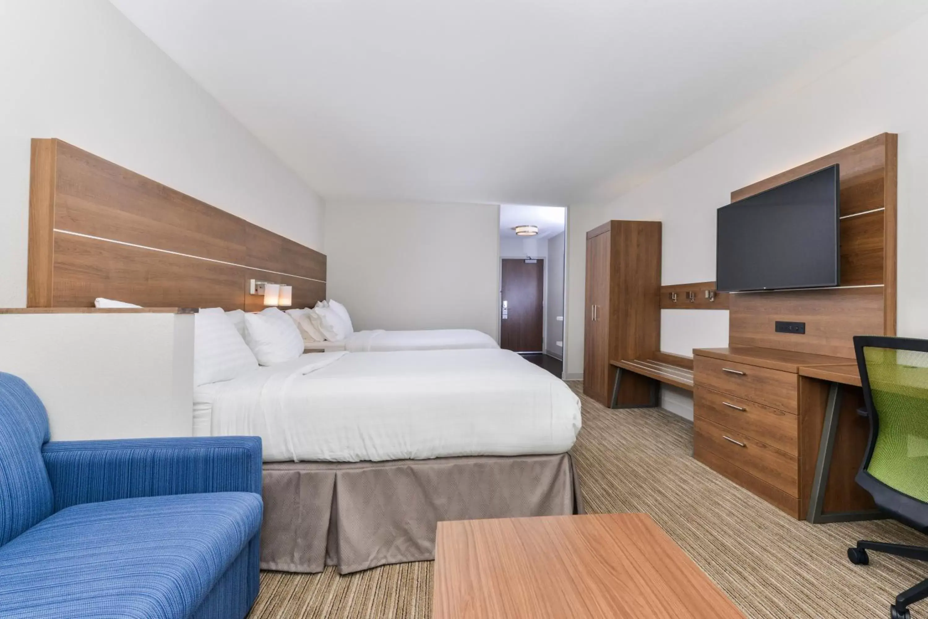 Photo of the whole room, Bed in Holiday Inn Express & Suites - Ogallala, an IHG Hotel