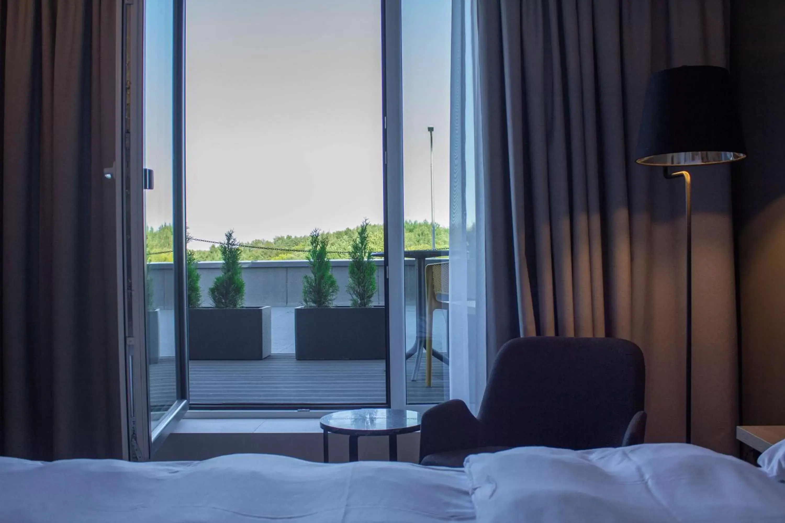 Patio, Bed in Park Inn by Radisson Vilnius Airport Hotel & Business Centre