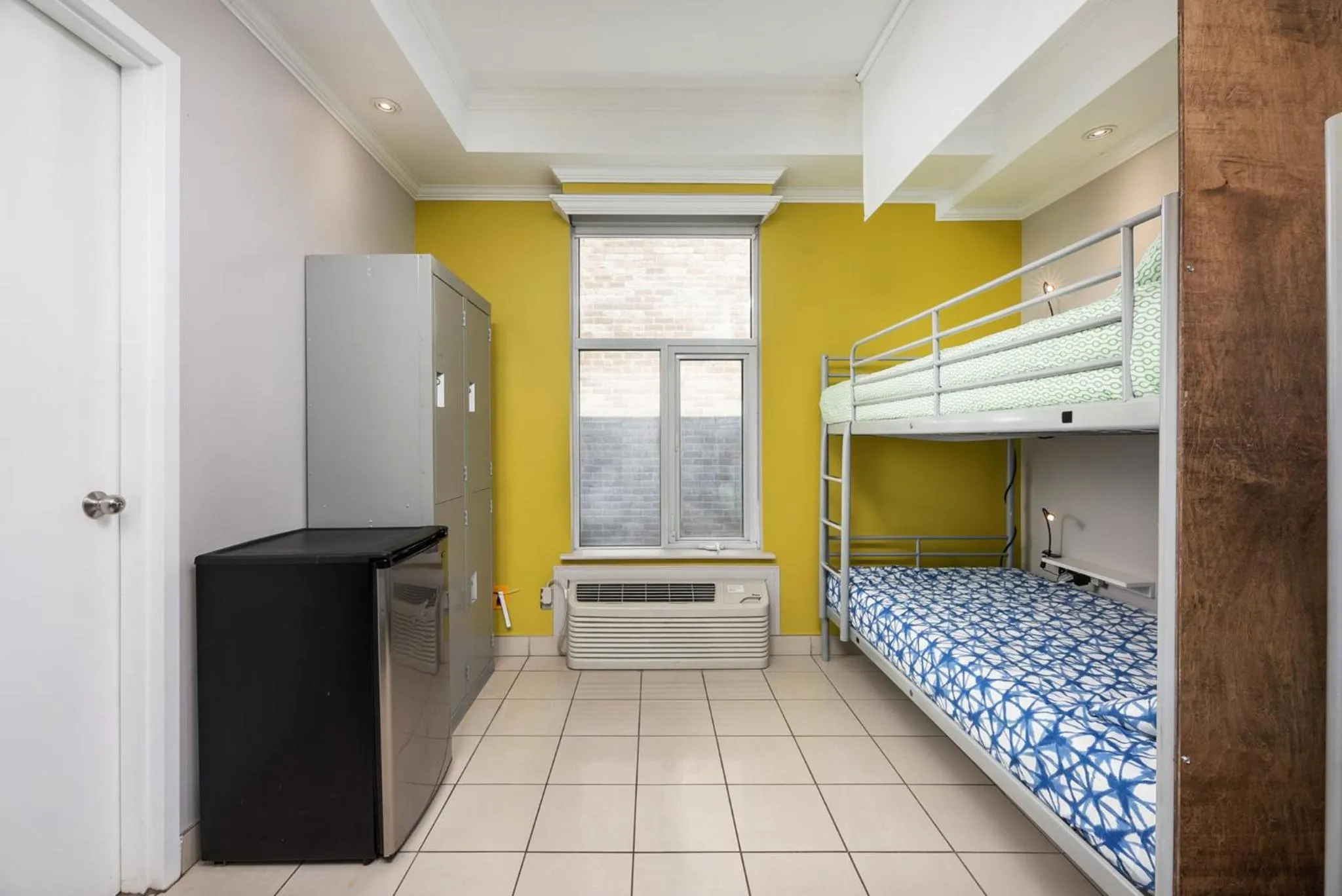 bunk bed, Bed in Samesun Montreal Hotel & Hostel