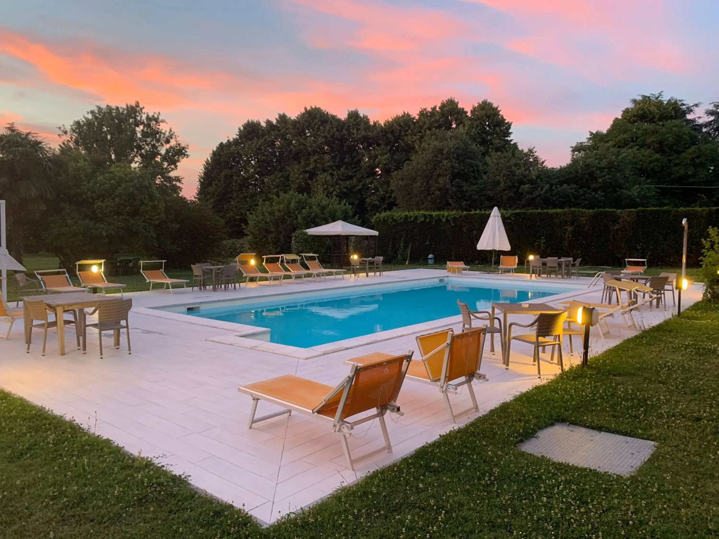 Swimming Pool in Hotel Le Ville