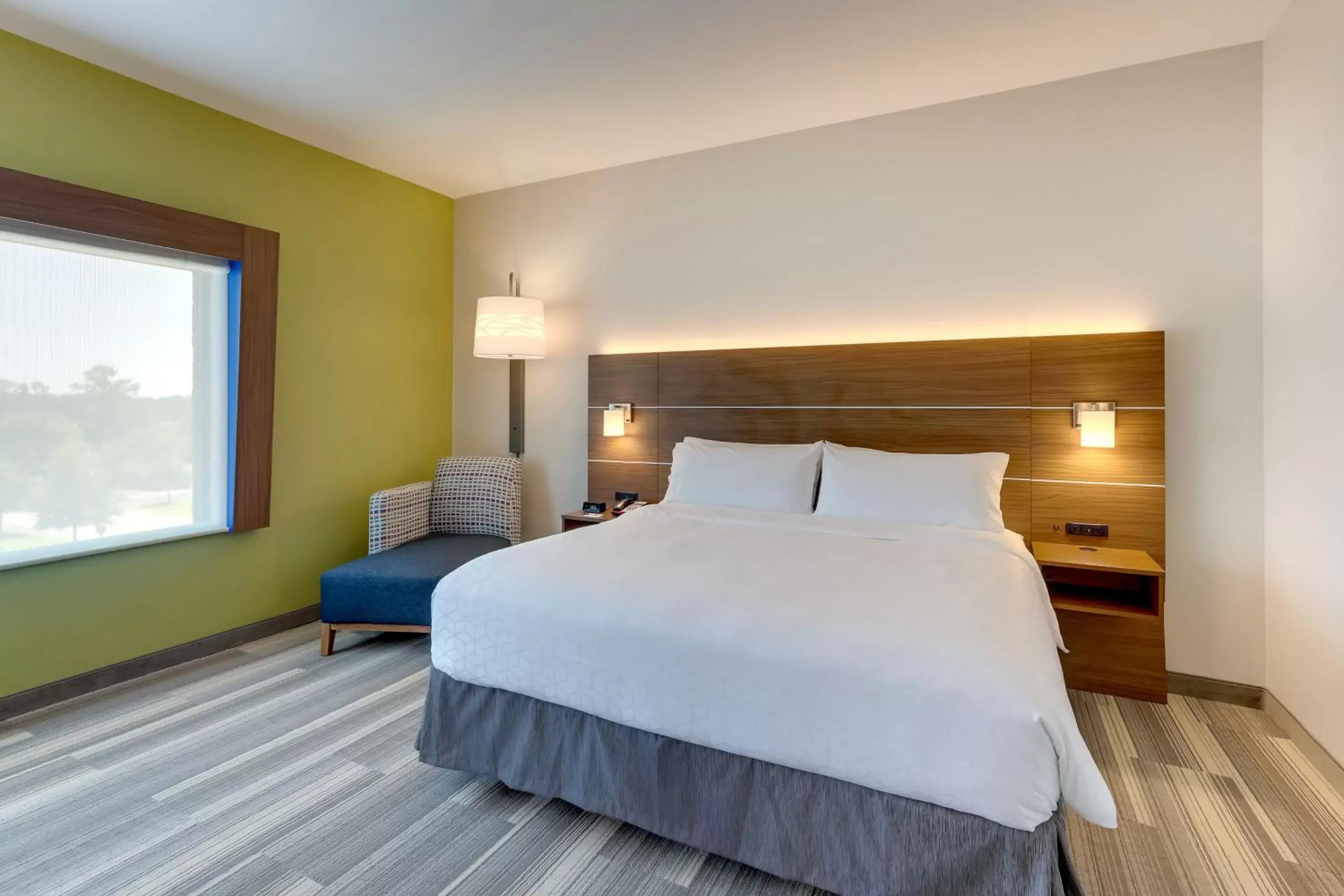 Bedroom, Bed in Holiday Inn Express - Wilmington - Porters Neck, an IHG Hotel
