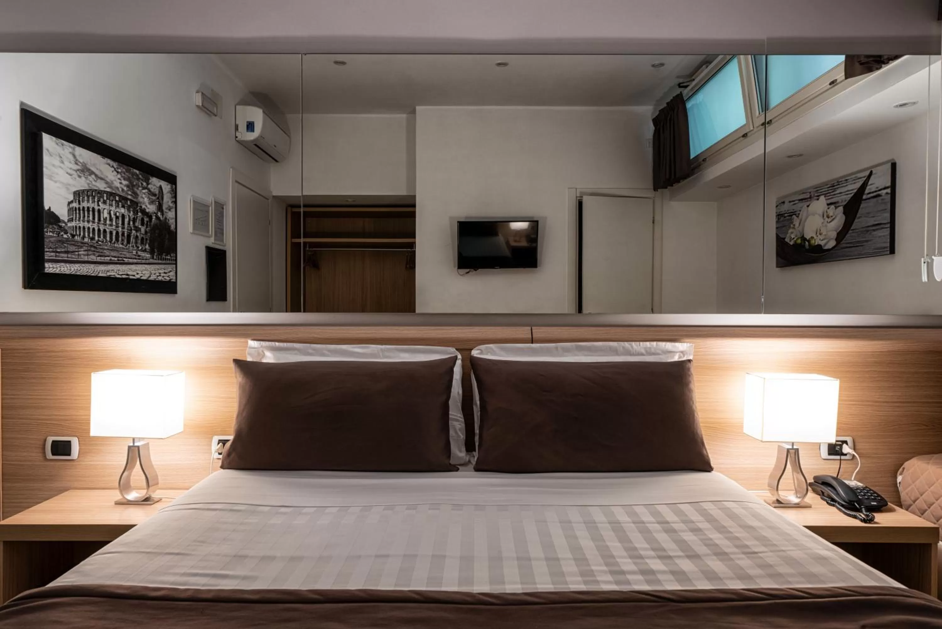 Decorative detail, Bed in Hotel Paolo II